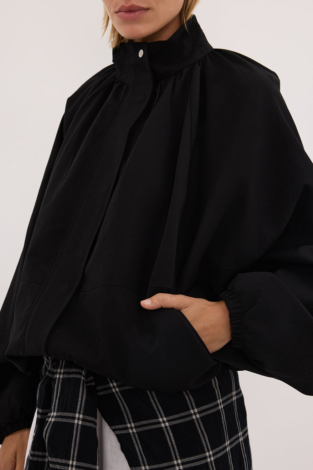 OAKLEE BLACK BATWING LIGHTWEIGHT JACKET