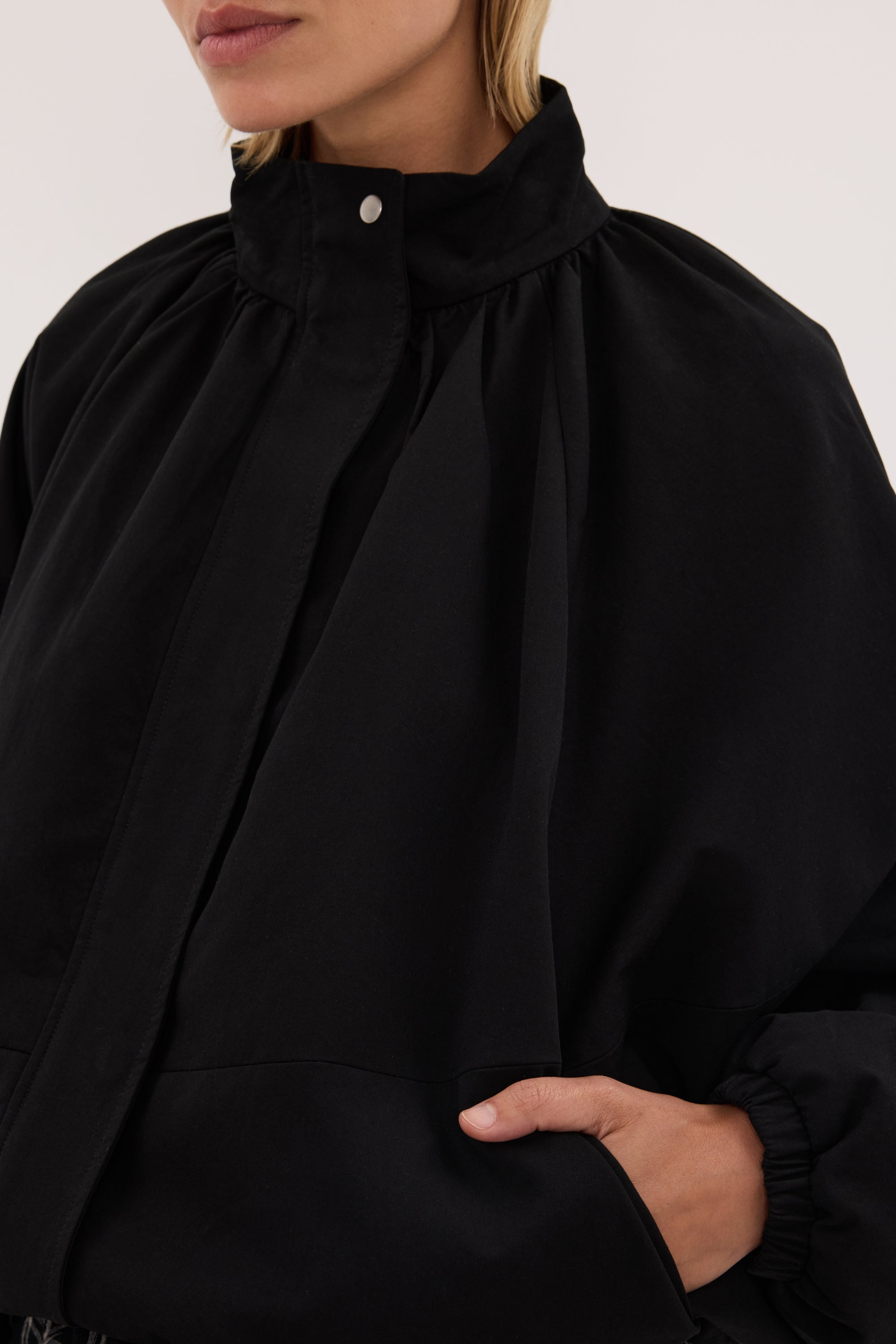 OAKLEE BLACK BATWING LIGHTWEIGHT JACKET