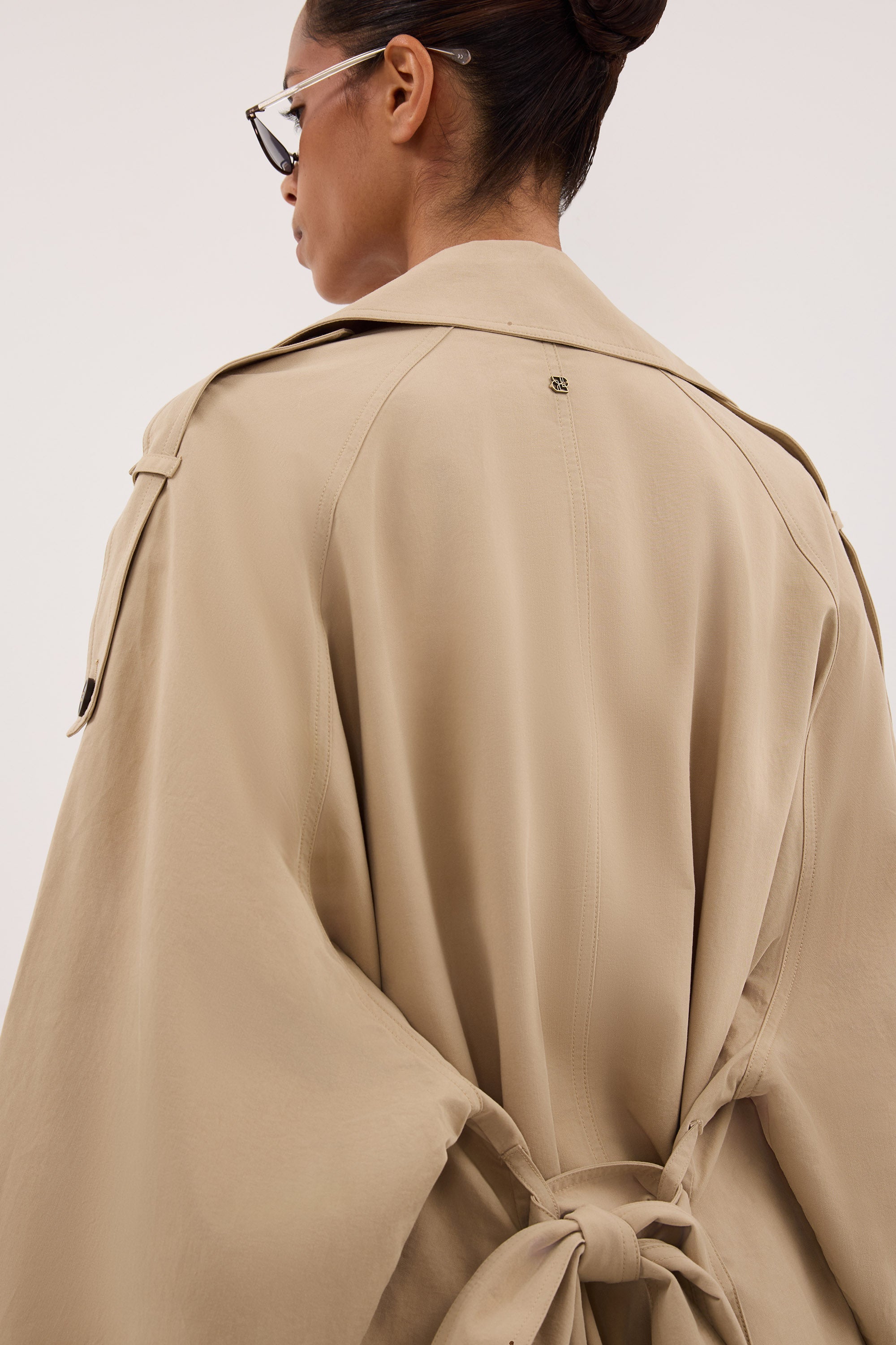 新品POOLDE Contoured mini trench NINA STONE LIGHTWEIGHT MINI TRENCH – DISSH