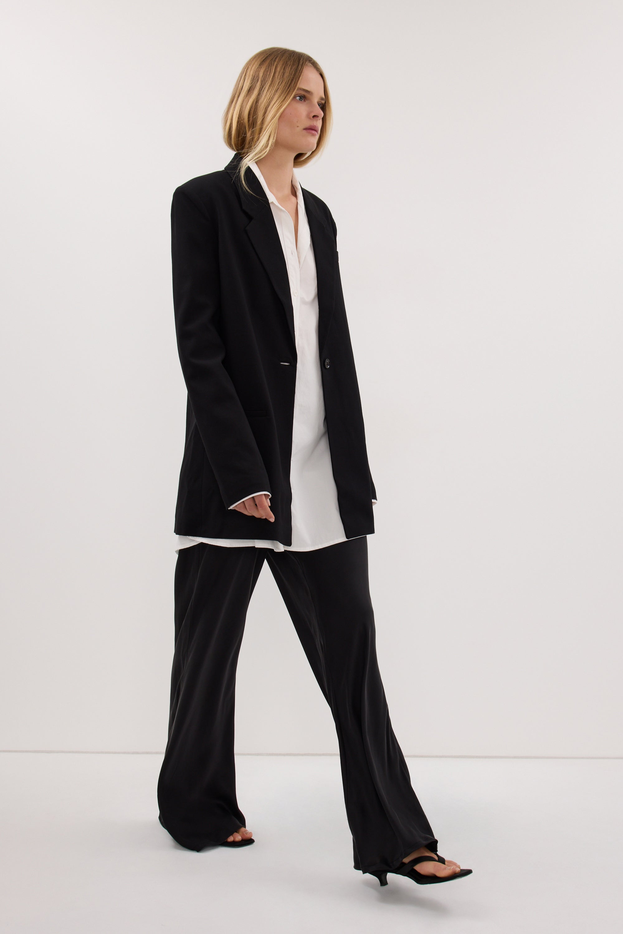KEATON BLACK SLIM LONGLINE BLAZER