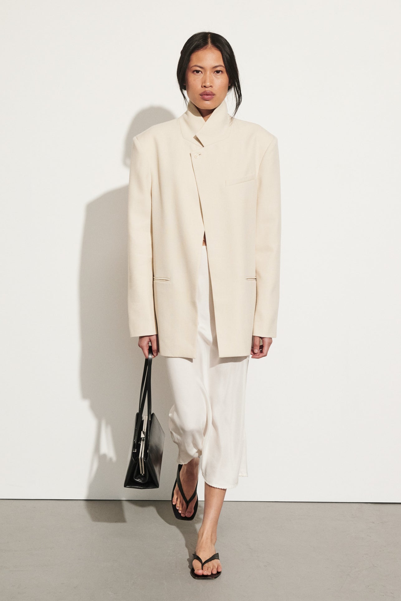 TRINITY BONE STAND COLLAR BLAZER