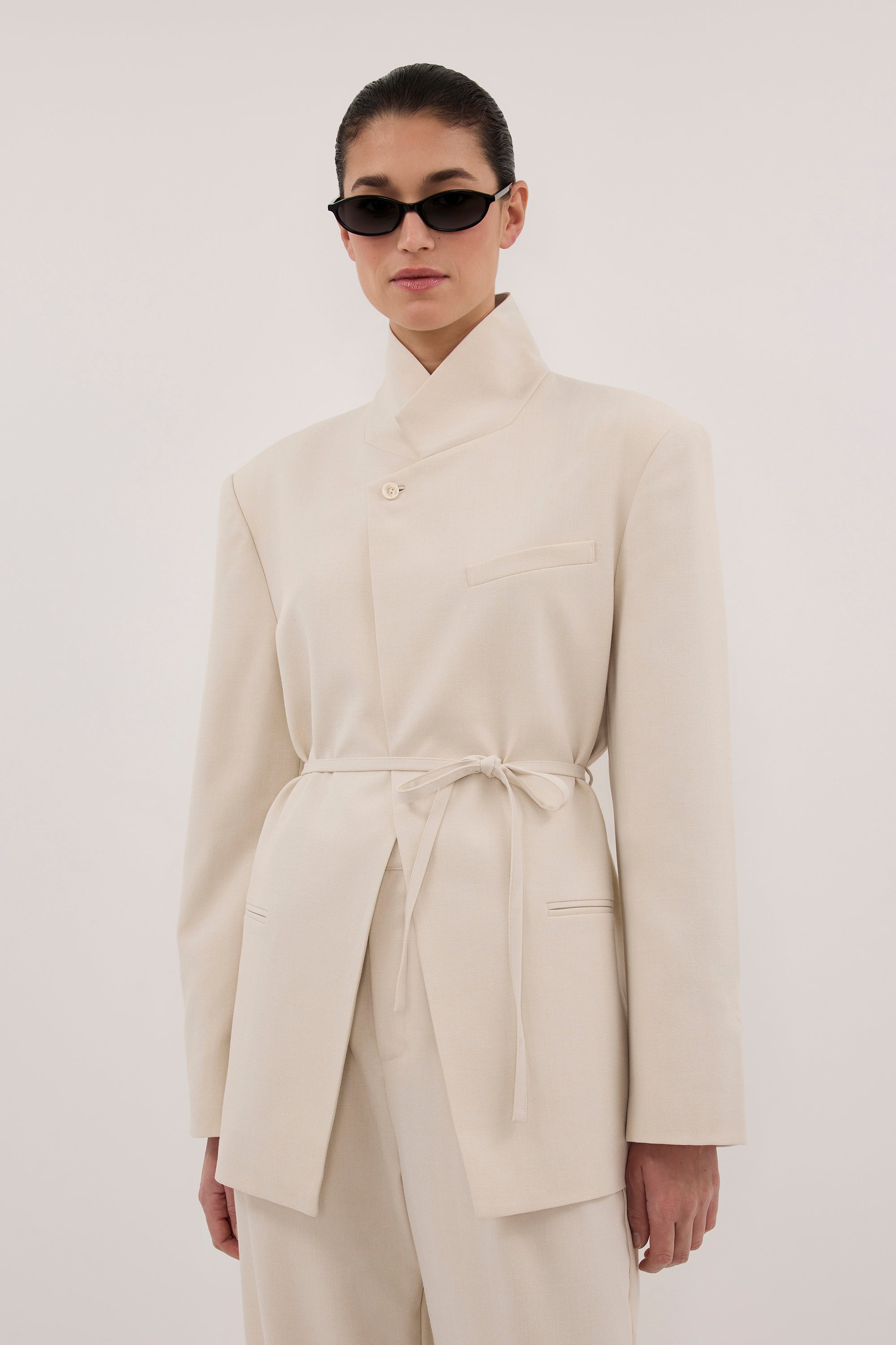 TRINITY BONE STAND COLLAR BLAZER