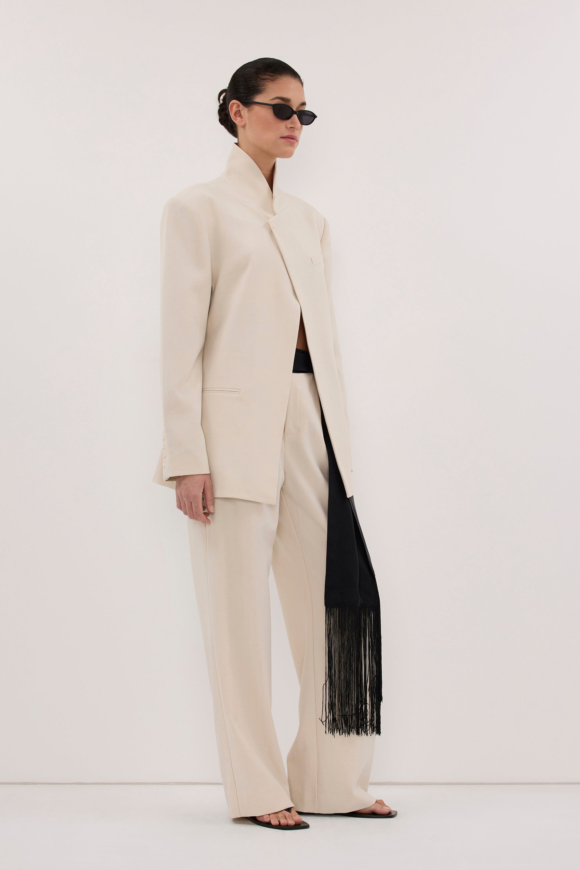 TRINITY BONE STAND COLLAR BLAZER