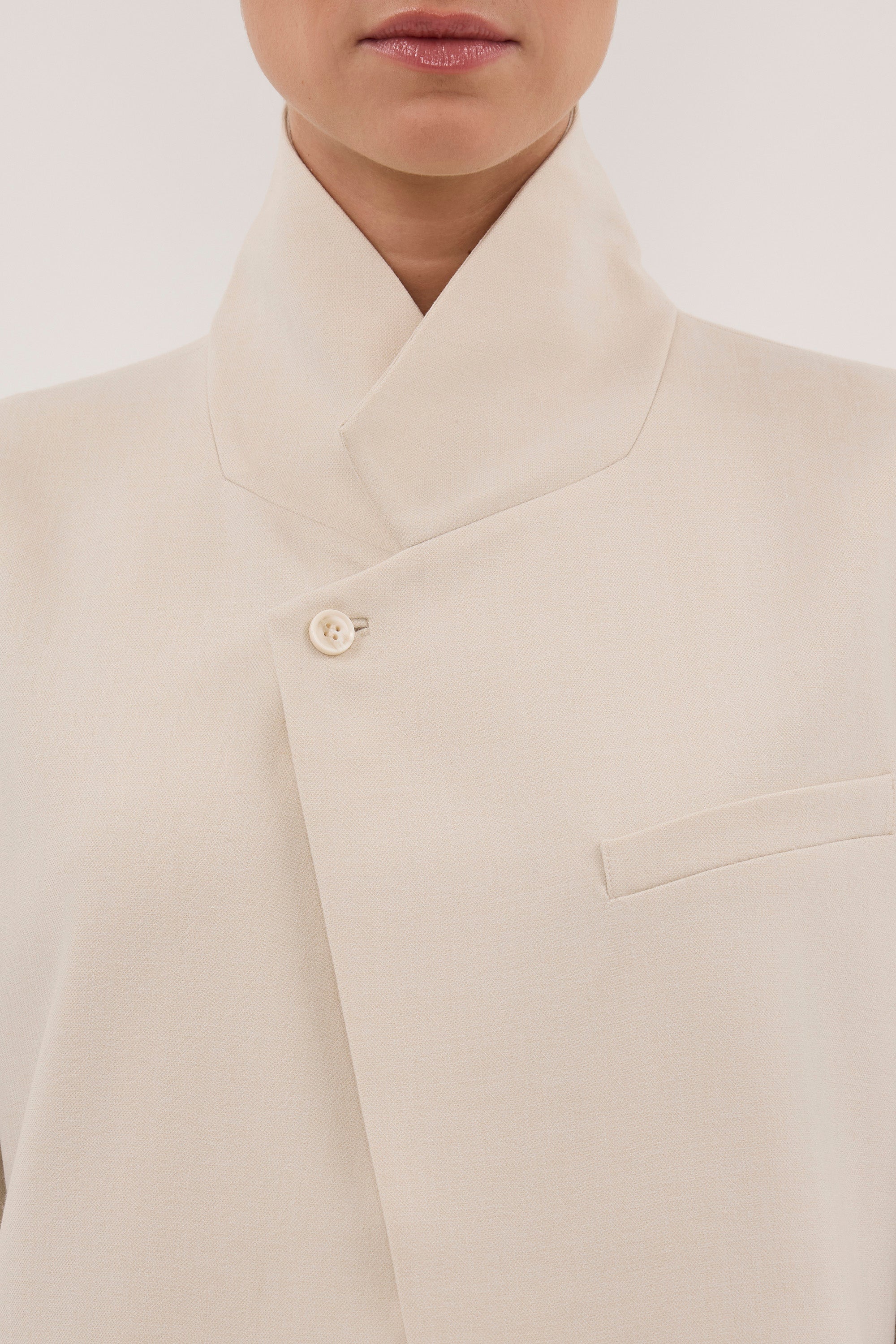 TRINITY BONE STAND COLLAR BLAZER