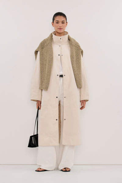Aude wearing MARIS OYSTER LIGHTWEIGHT TRENCH COAT