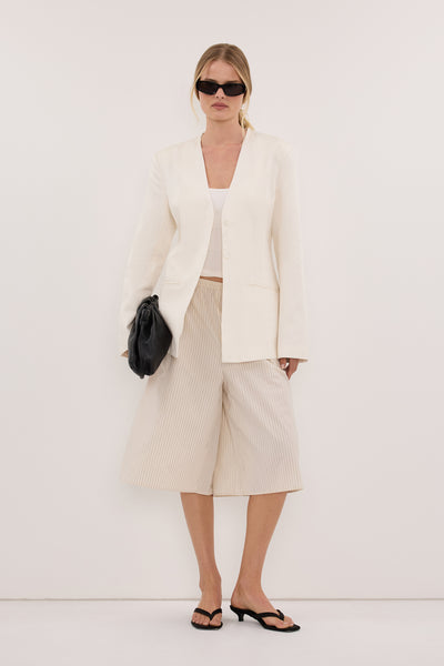 Zoe wearing GIULIA IVORY COLLARLESS BLAZER
