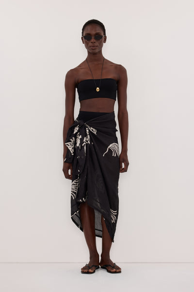 Maguette wearing POSITANO BLACK RAMIE SARONG