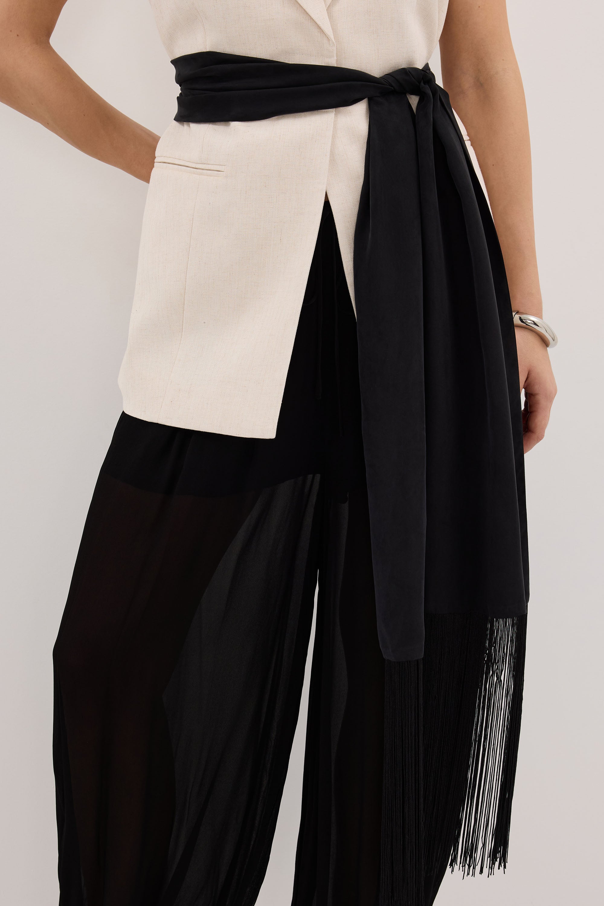 FIORA BLACK CUPRO FRINGE SCARF