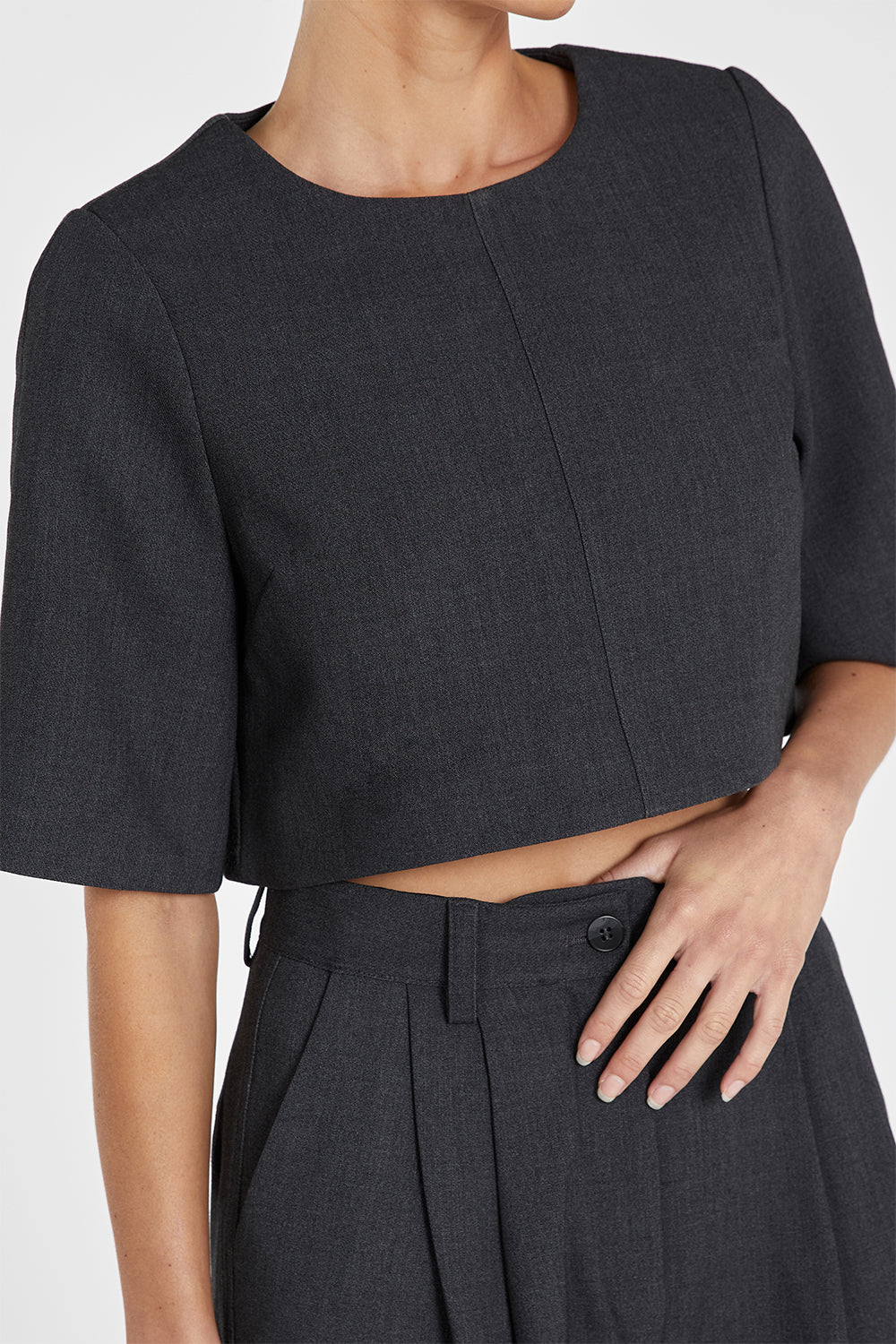 CAREY CHARCOAL CROPPED TEE