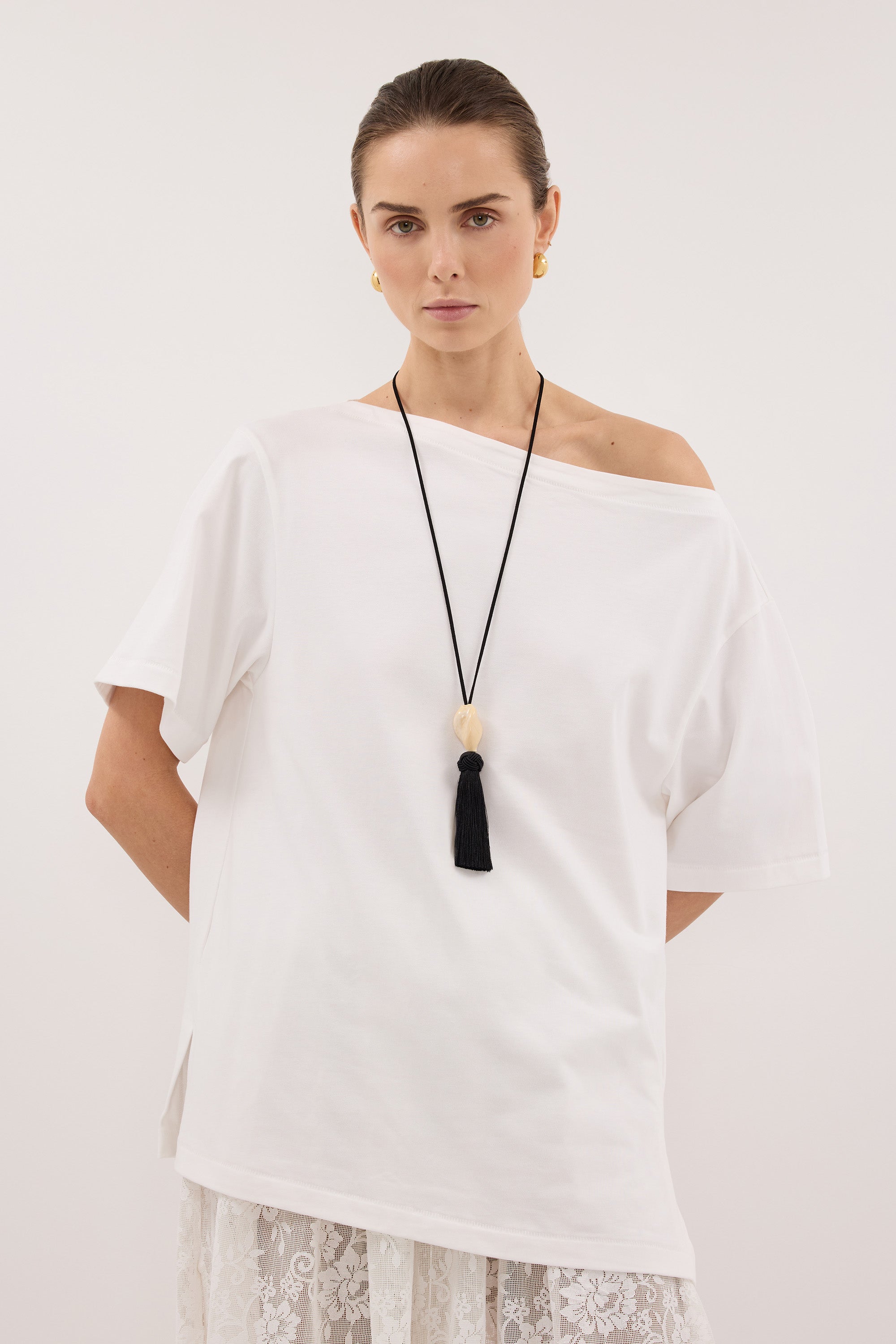 ESME WHITE BOAT NECK TEE – DISSH