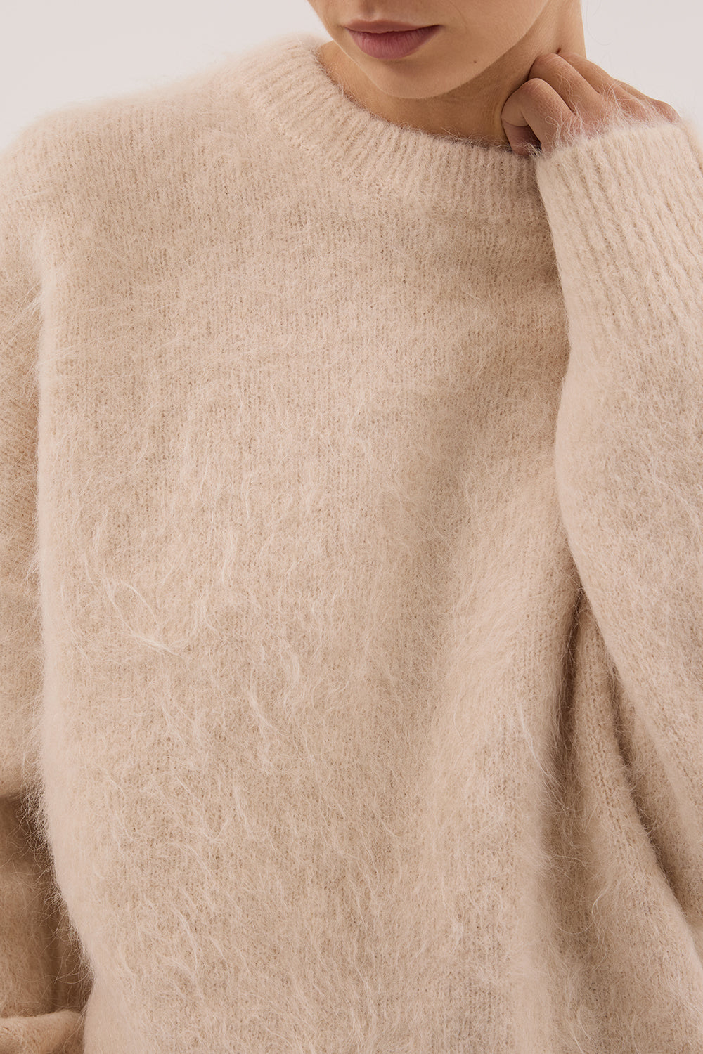SALMA CREAM LONGLINE JUMPER