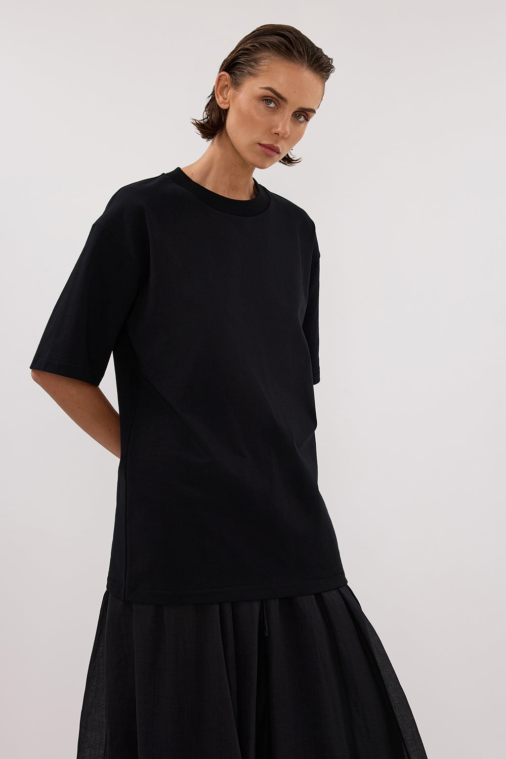 NOAH BLACK LONGLINE TEE