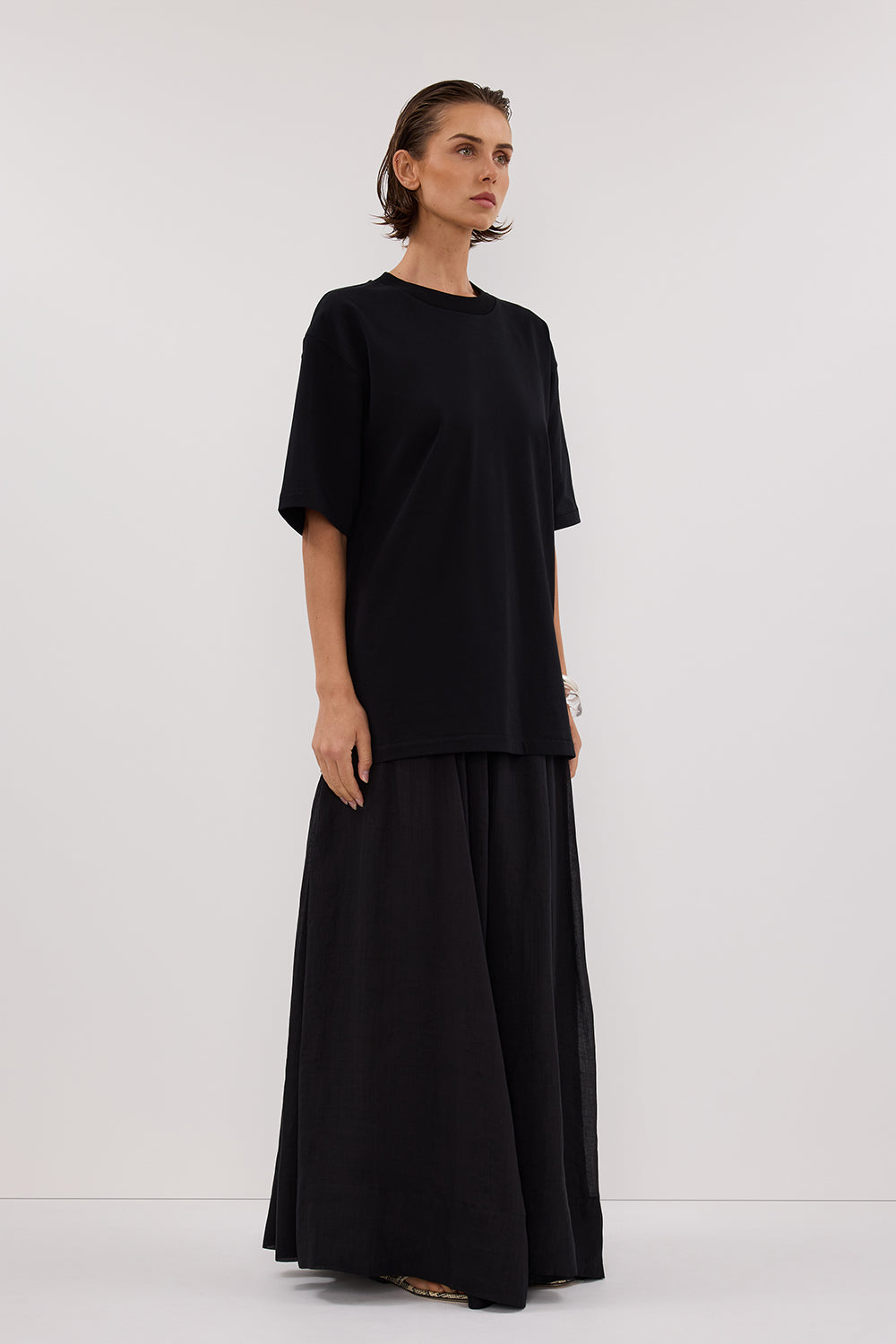 NOAH BLACK LONGLINE TEE