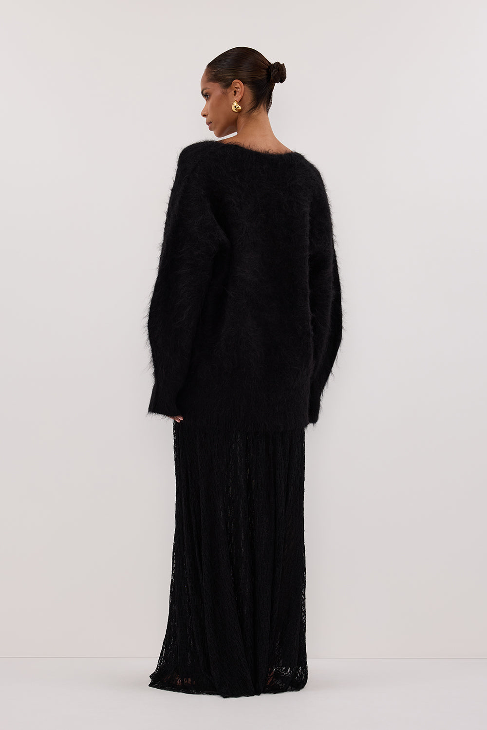 SALMA BLACK V NECK JUMPER