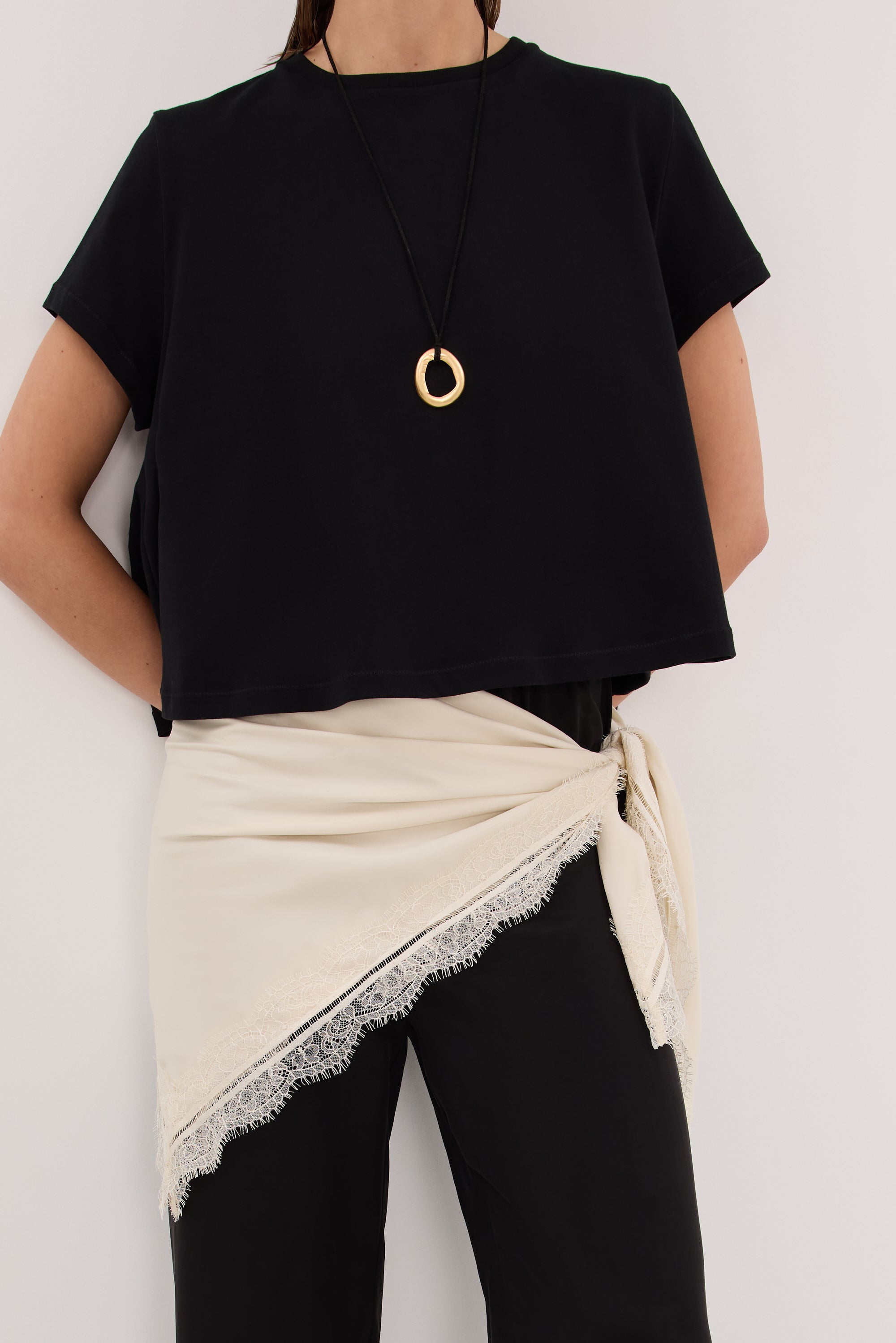 TATUM BLACK SHORT SLEEVE COTTON TEE
