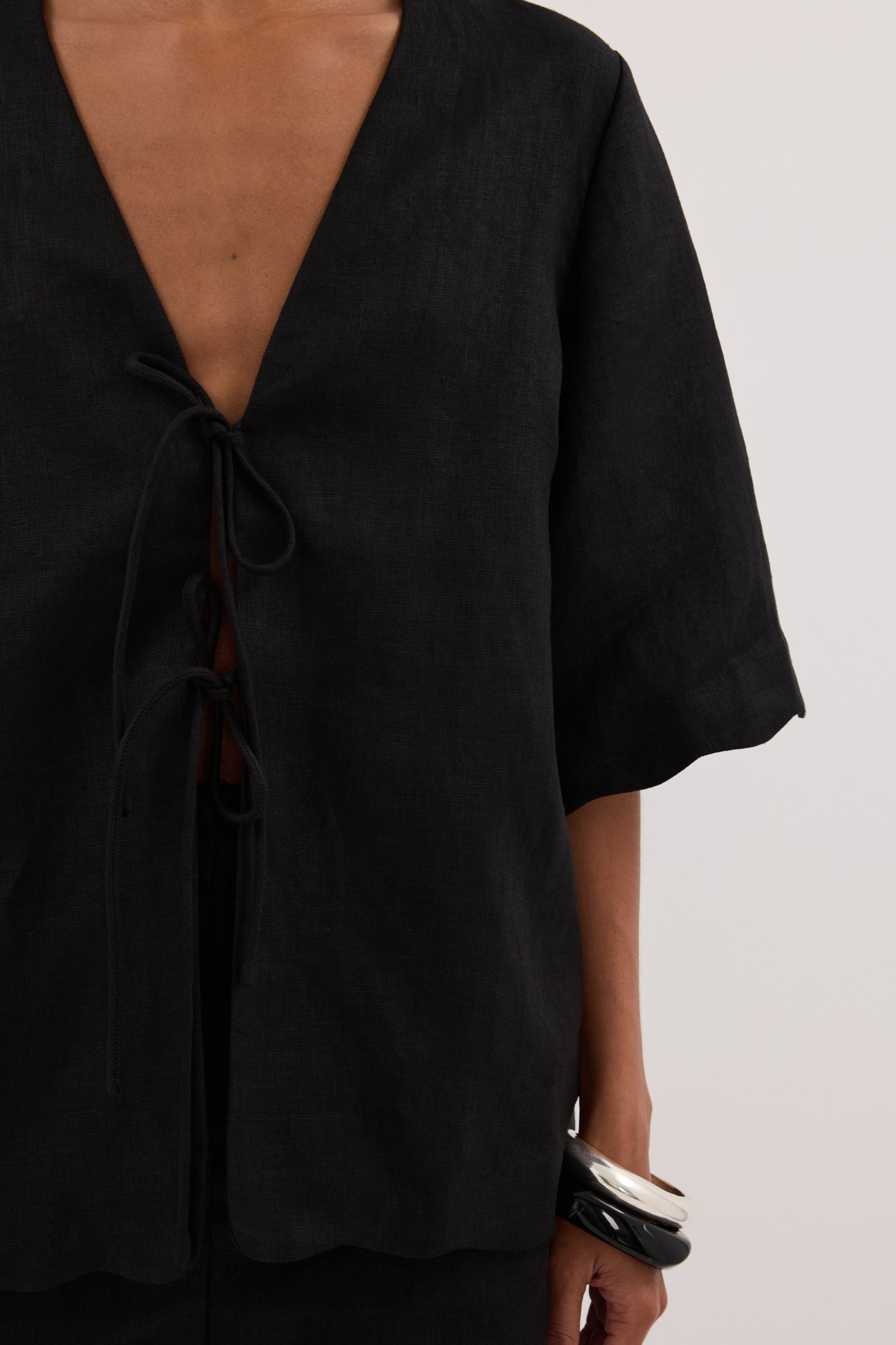 LELA BLACK SHORT SLEEVE LINEN SHIRT