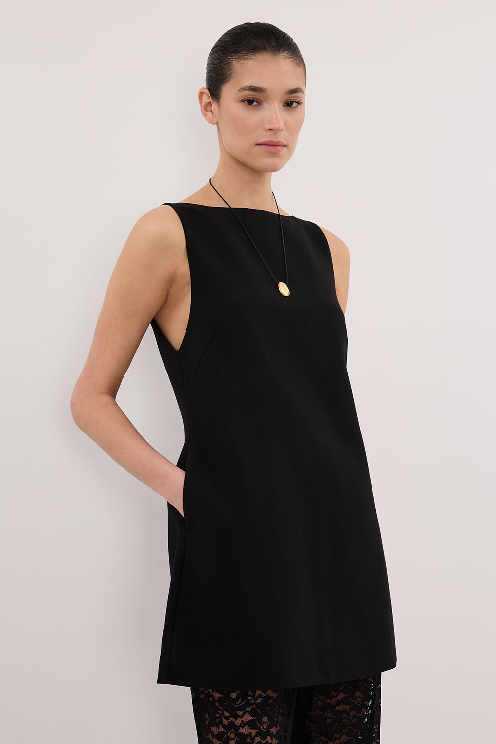 ROWIE BLACK SLEEVELESS BOAT NECK TUNIC TOP