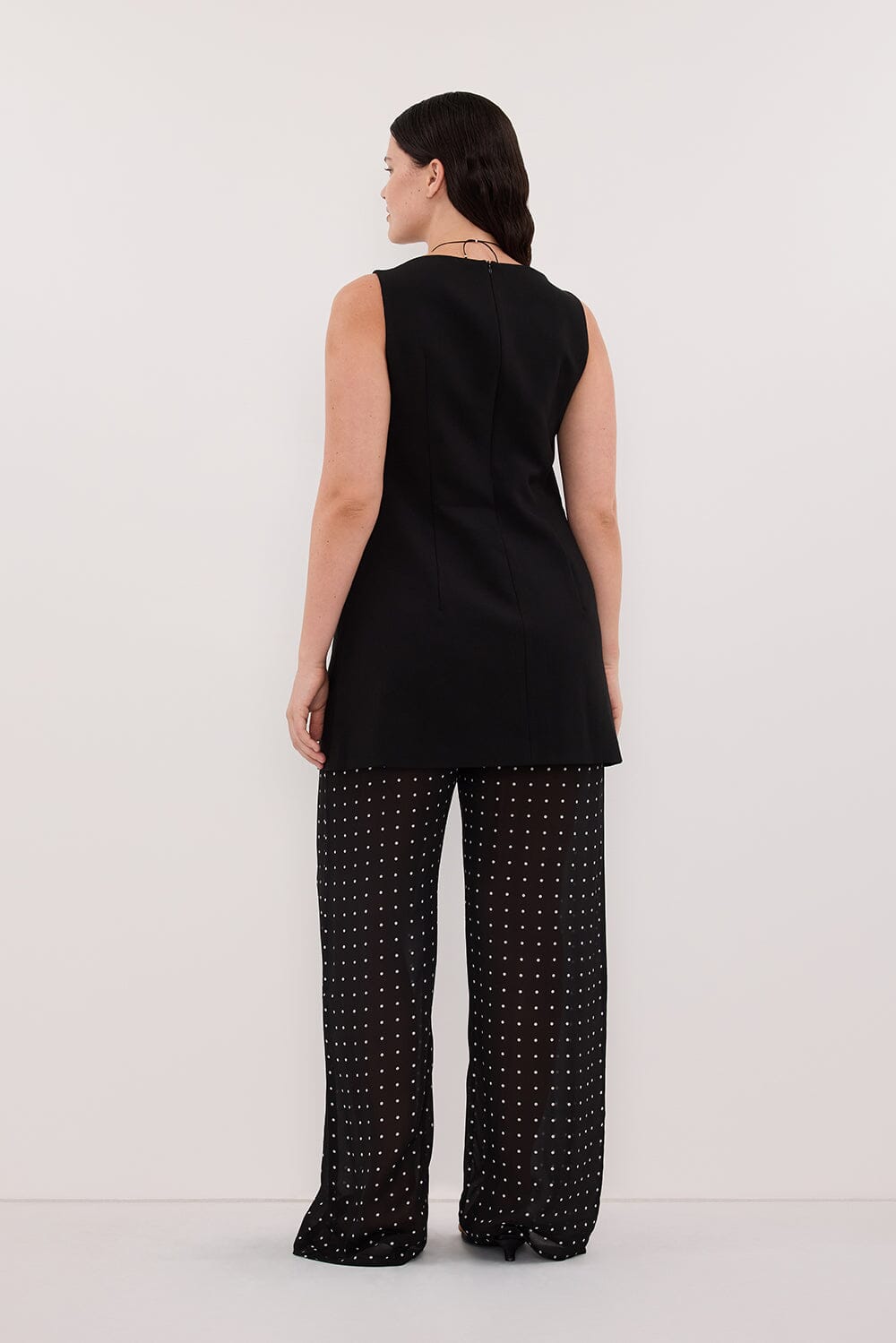 ROWIE BLACK SLEEVELESS BOAT NECK TUNIC TOP