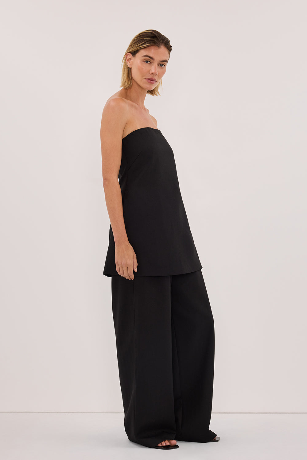 CYRUS BLACK STRAPLESS TUNIC TOP