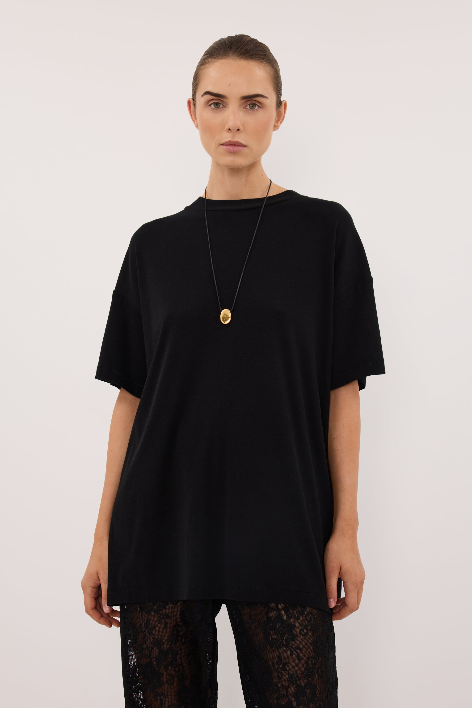 SLOANE BLACK COTTON LONGLINE TEE