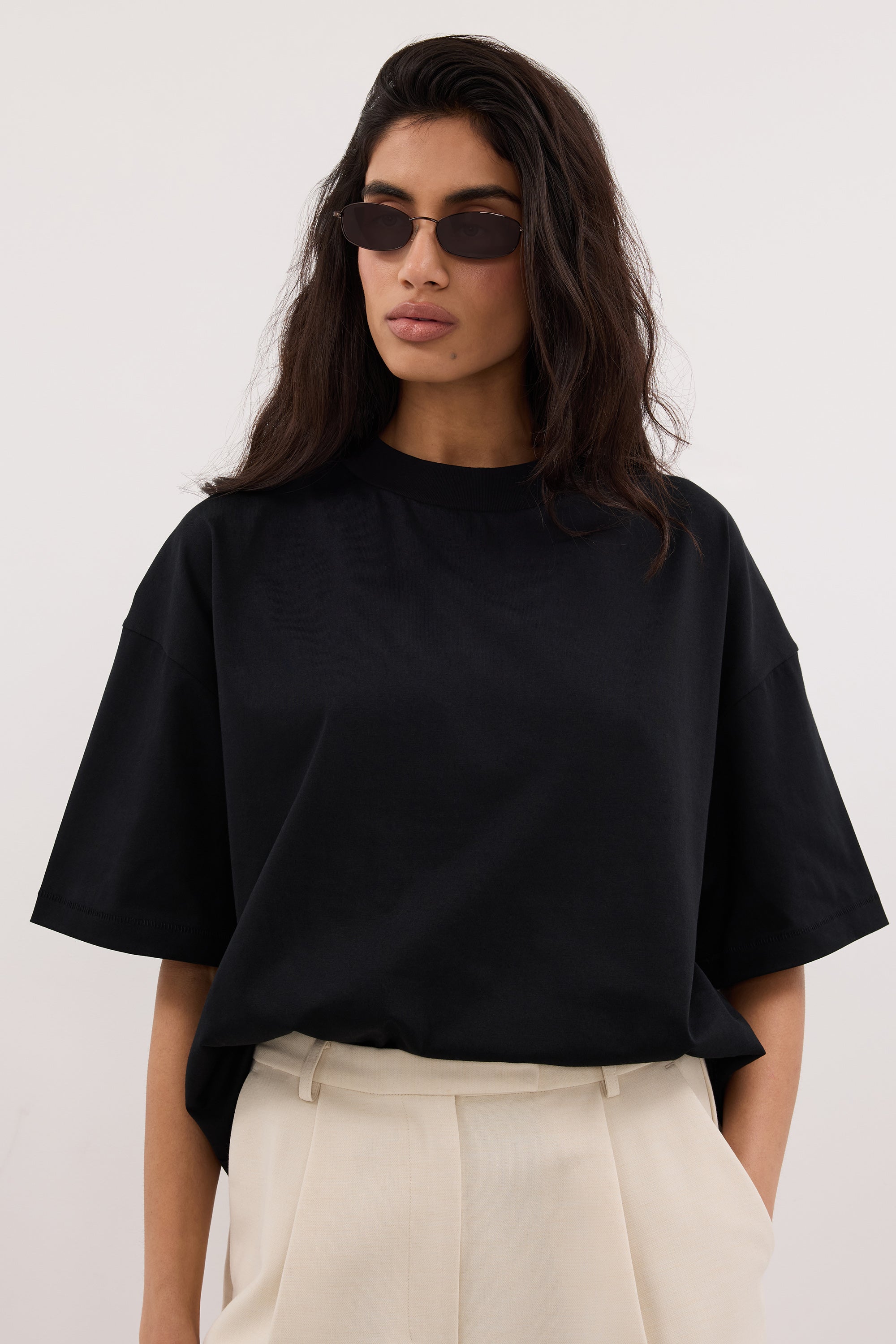 TYRA BLACK BOYFRIEND TEE