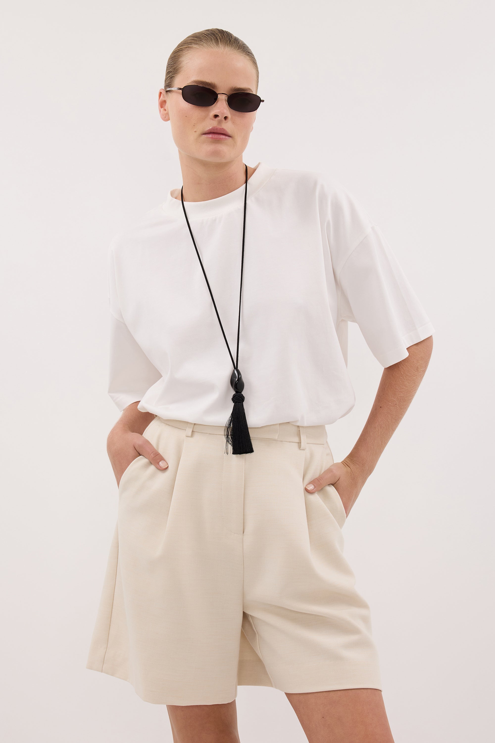 TYRA WHITE BOYFRIEND TEE