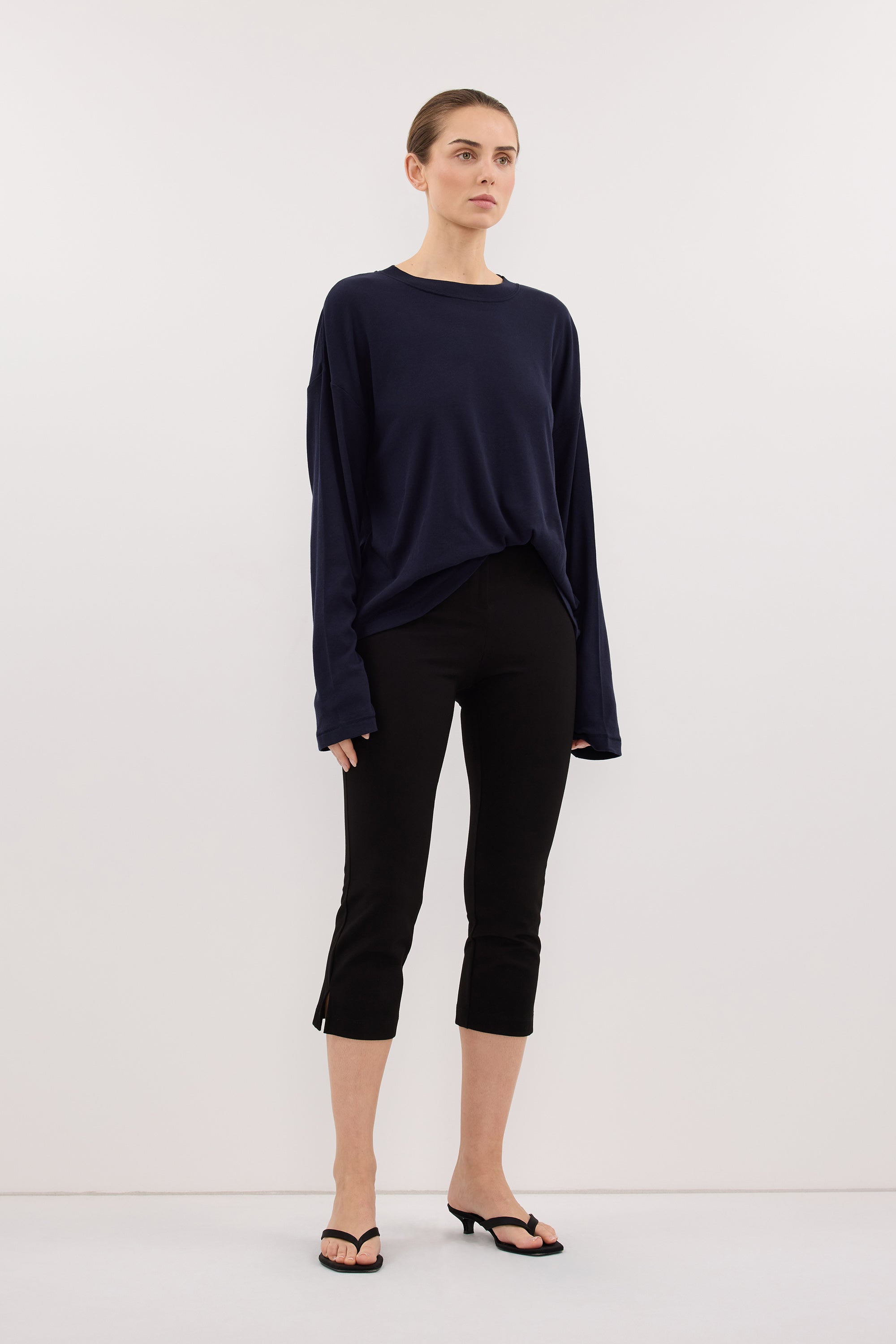 SLOANE NAVY LONG SLEEVE CREW KNIT TOP