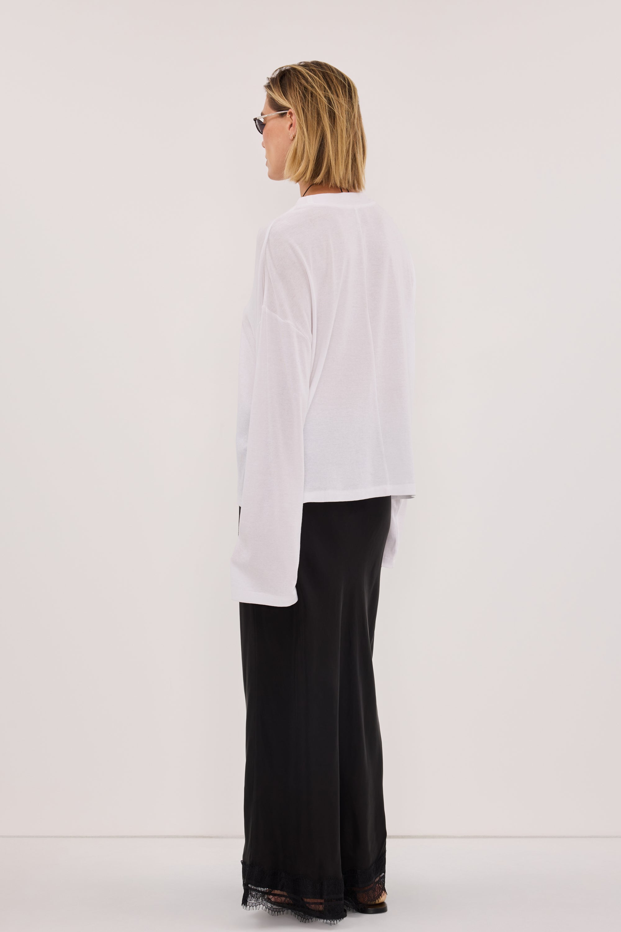 SLOANE WHITE LONG SLEEVE CREW KNIT TOP