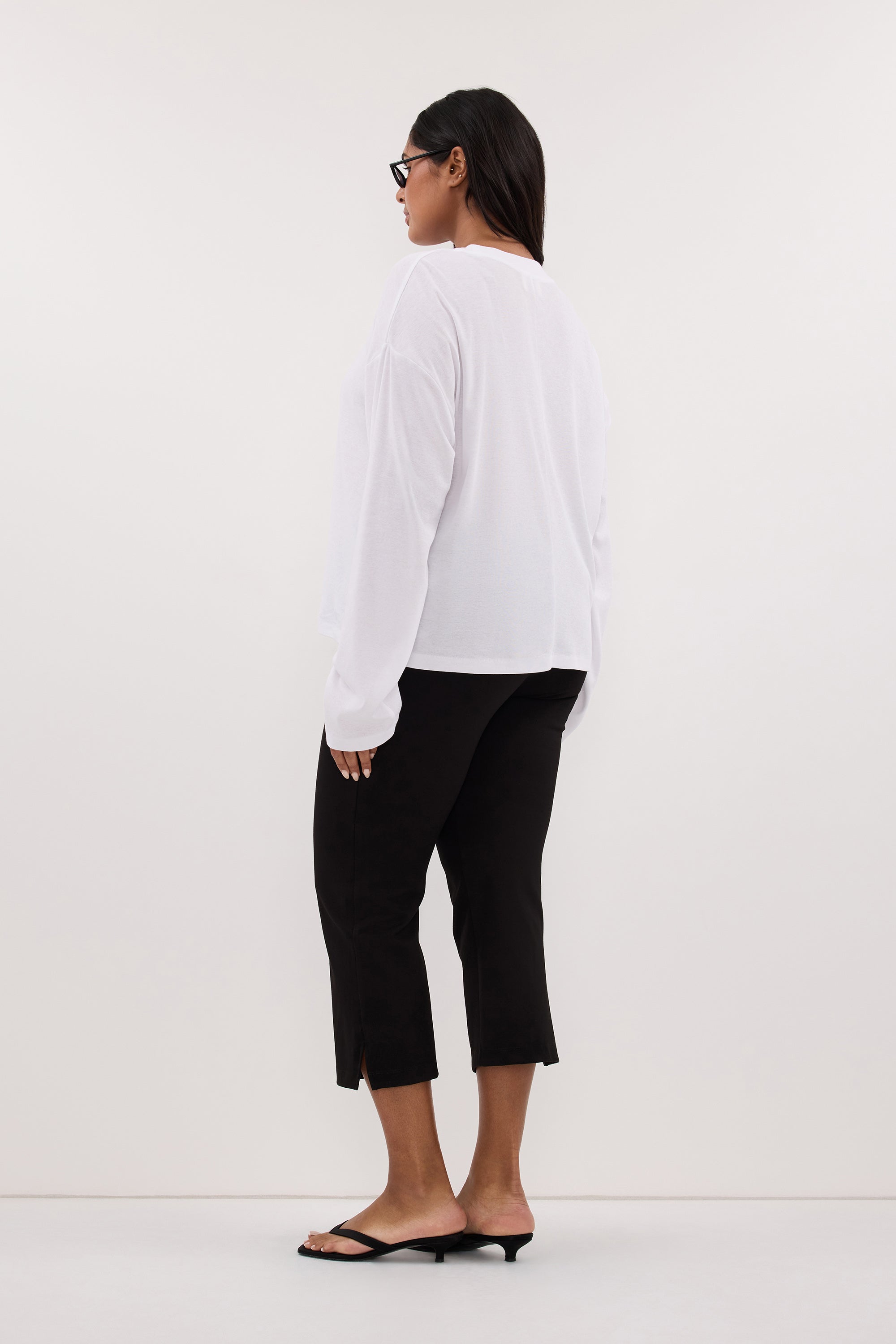 SLOANE WHITE LONG SLEEVE CREW KNIT TOP