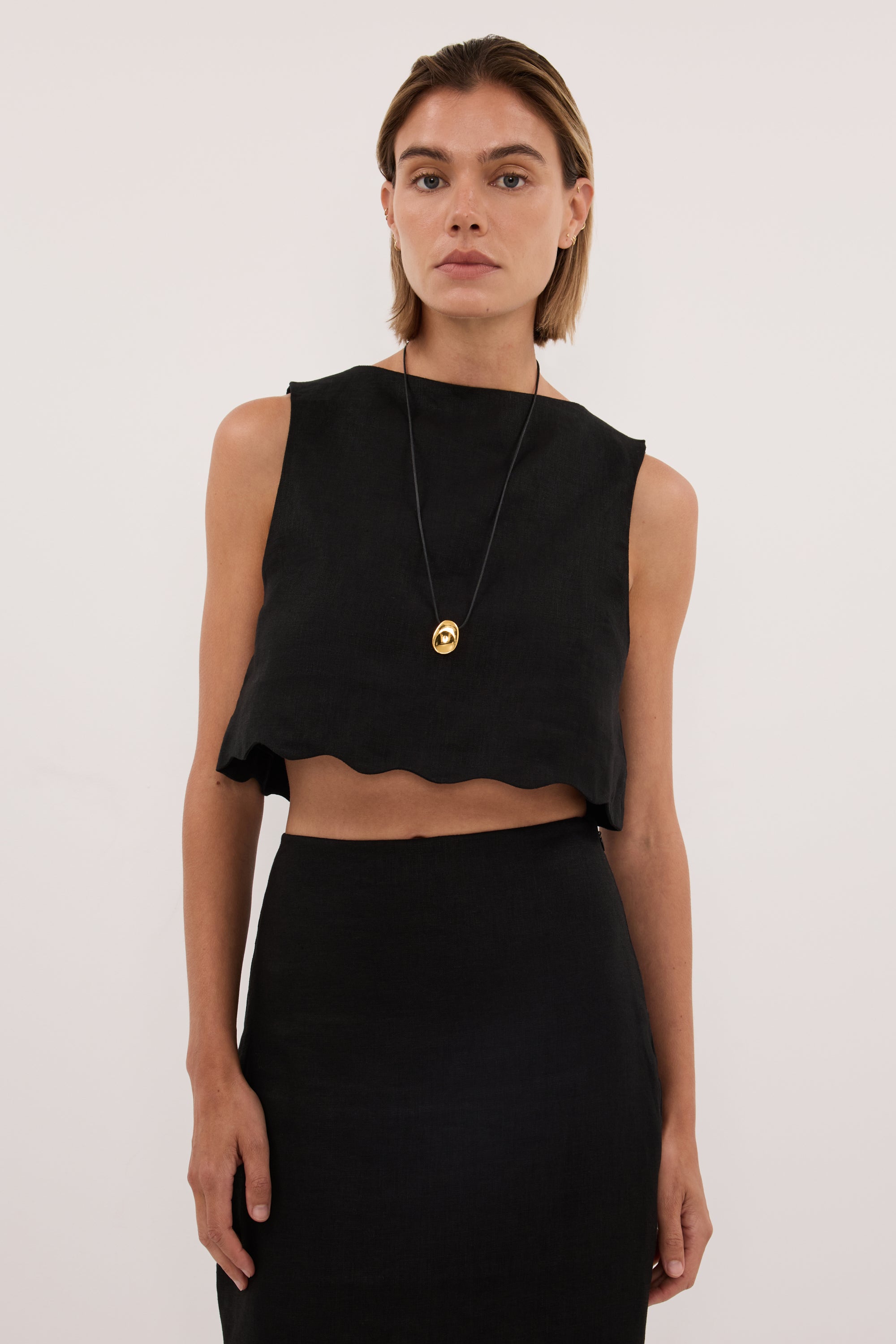 LELA BLACK LINEN CROP TOP – DISSH