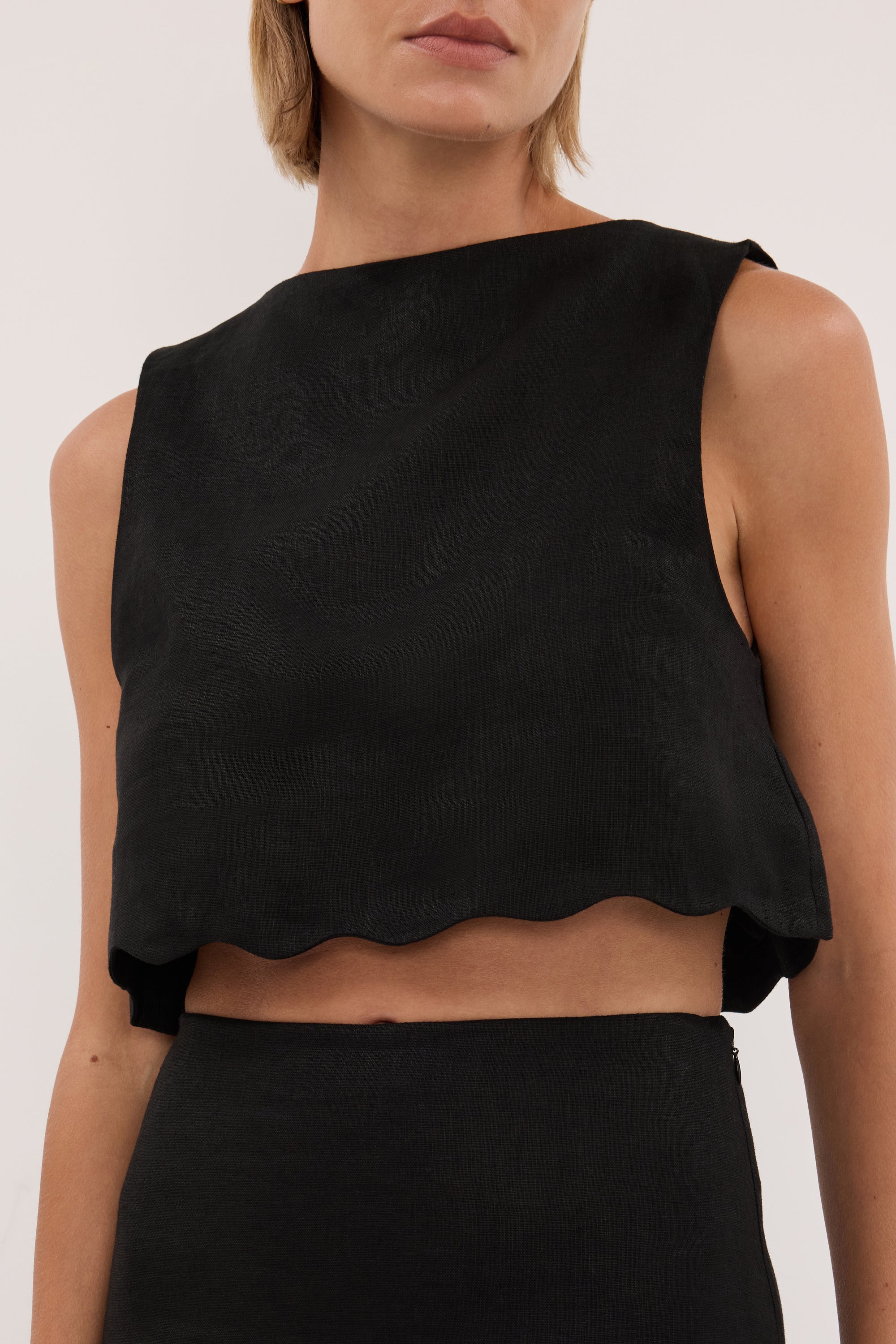 LELA BLACK LINEN CROP TOP