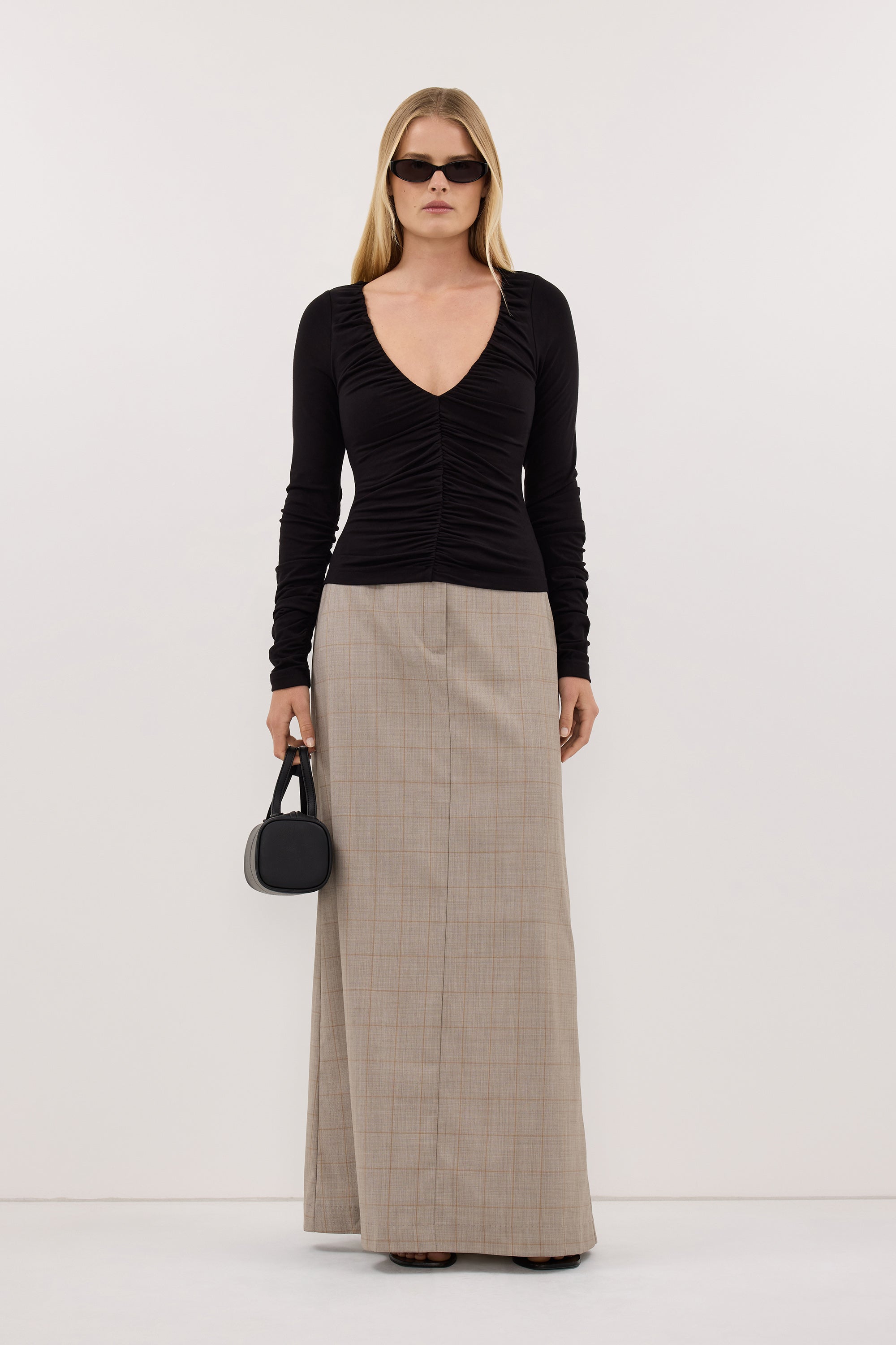 LORNE BLACK V NECK GATHERED TOP