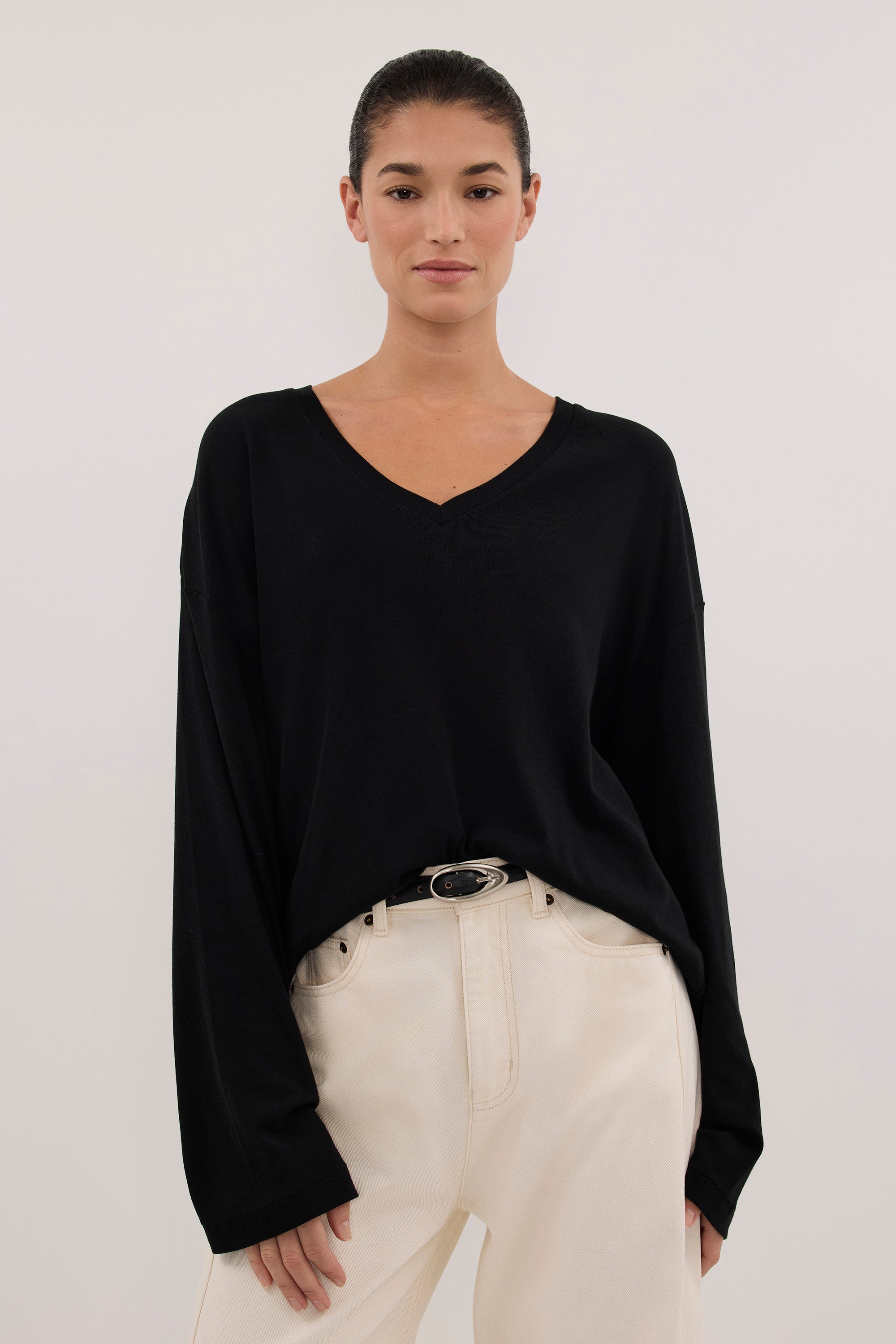 DARINA BLACK V NECK SLEEVED TOP