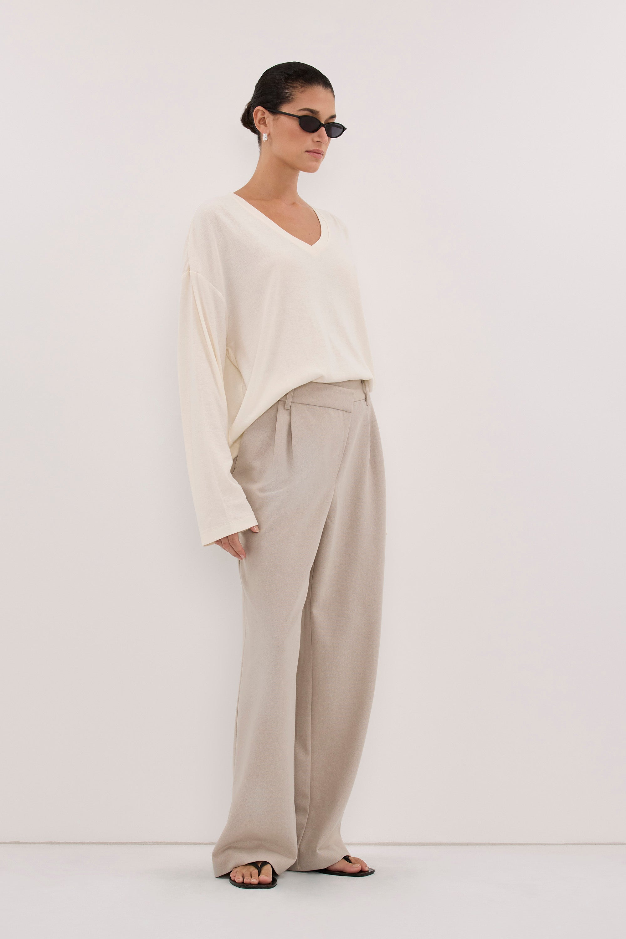 DARINA CREAM V NECK SLEEVED TOP