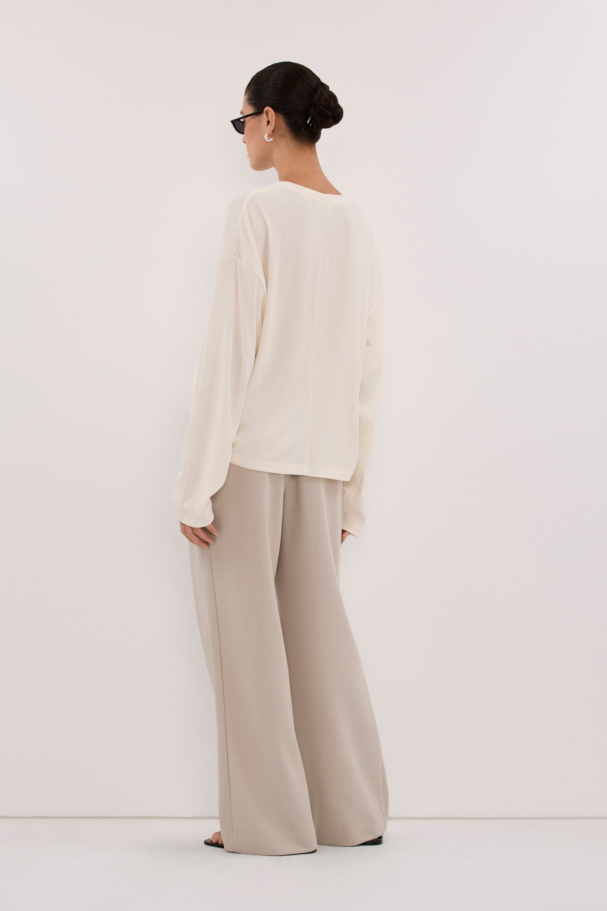 DARINA CREAM V NECK SLEEVED TOP
