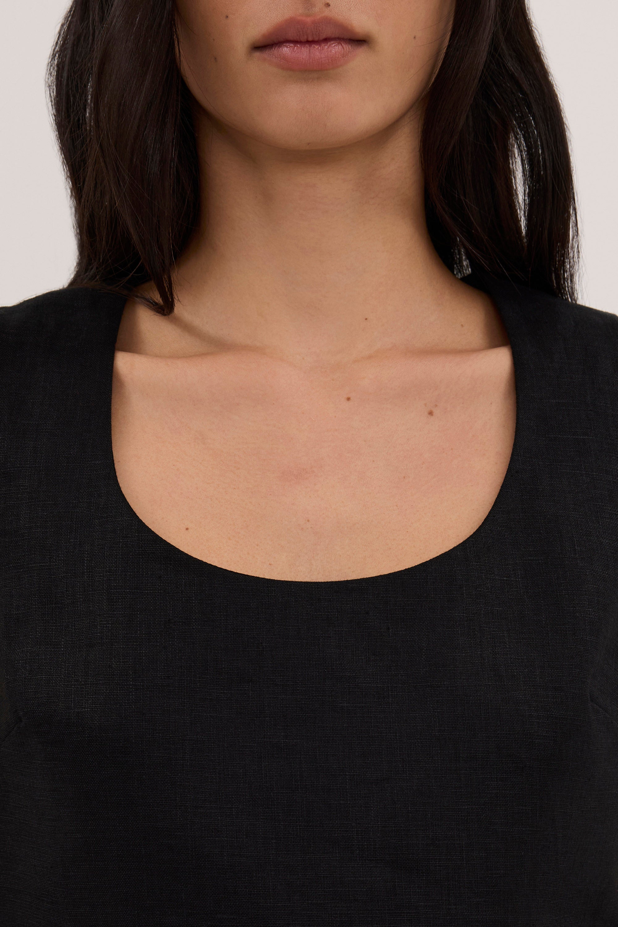 AURELI BLACK LINEN TOP