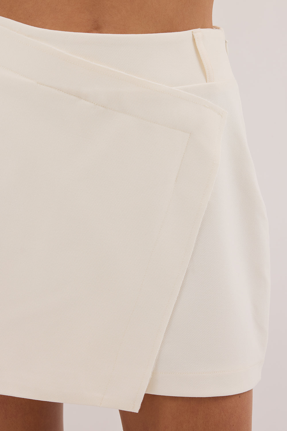 JULIE CREAM TAILORED SKORT