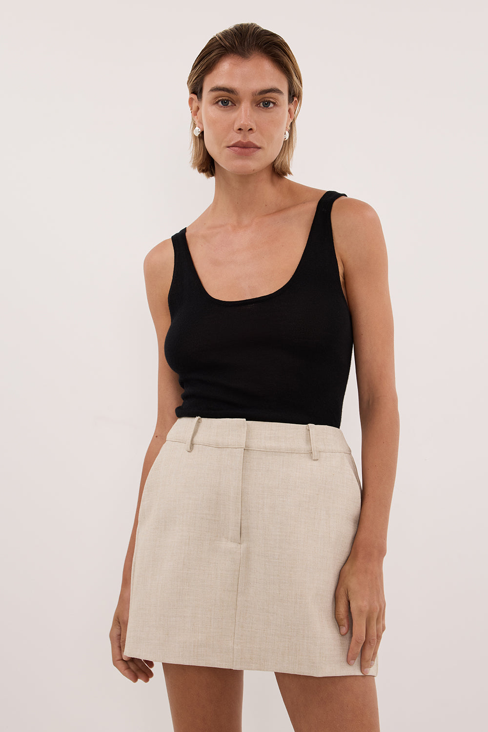 CYRUS NATURAL FLY FRONT SKORT