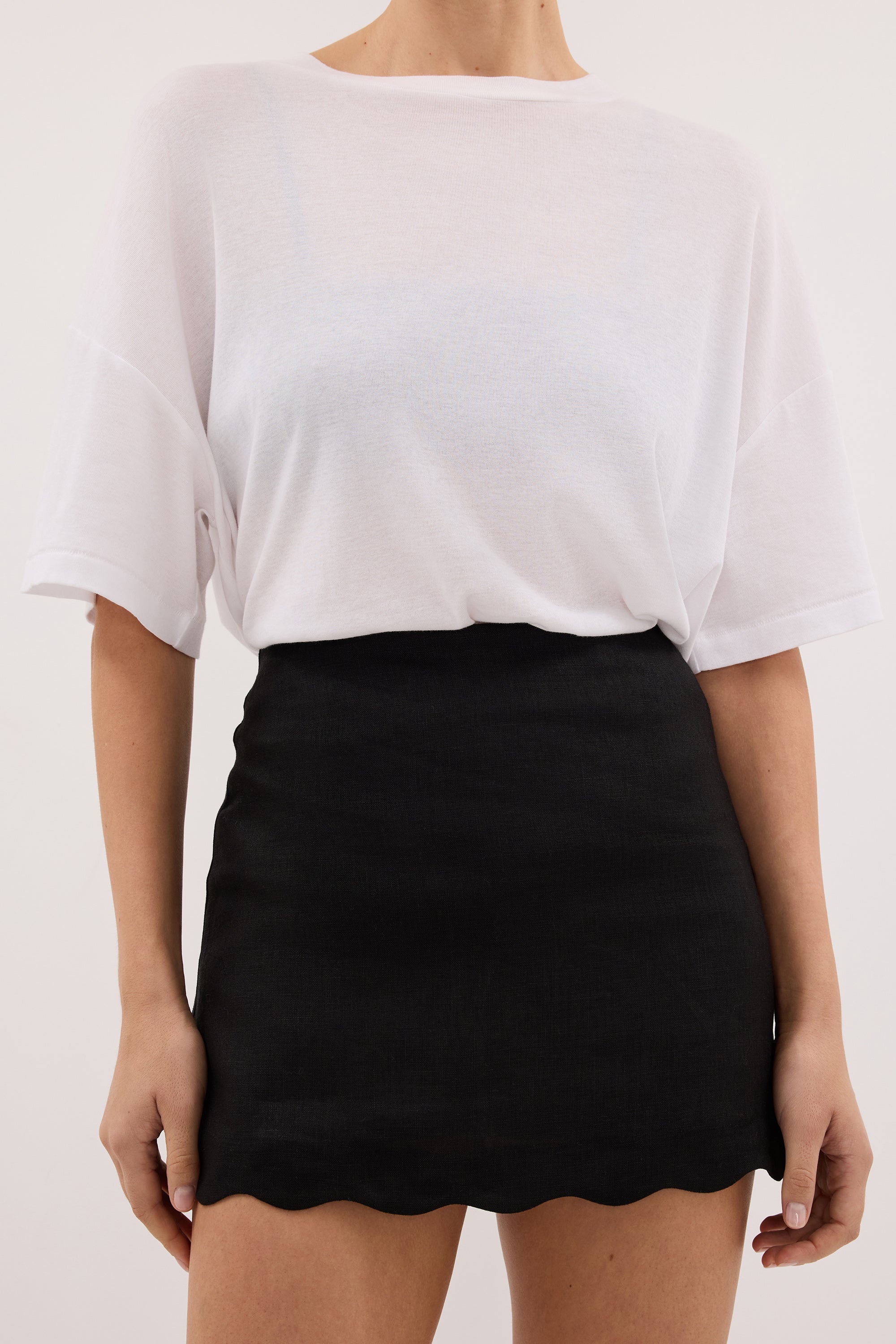 LELA BLACK LINEN SKORT