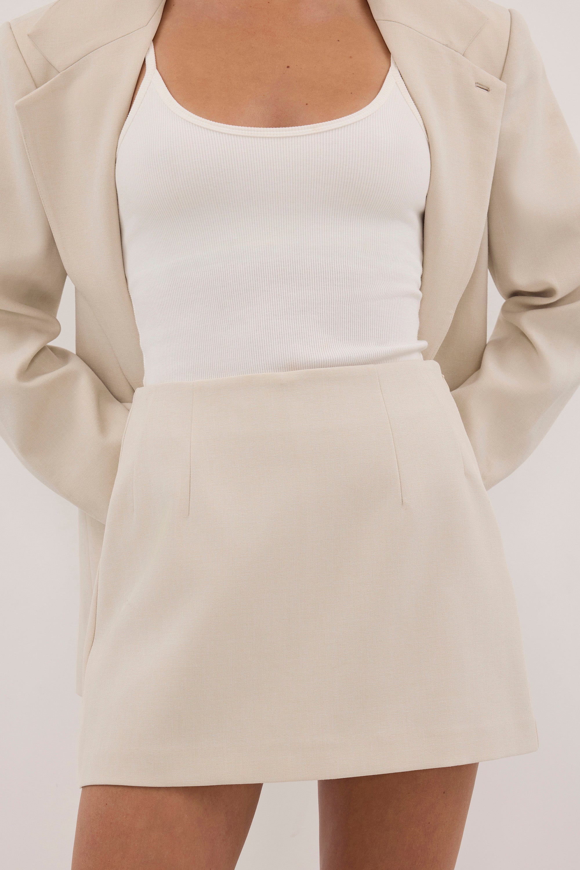 TRINITY BONE TAILORED SKORT