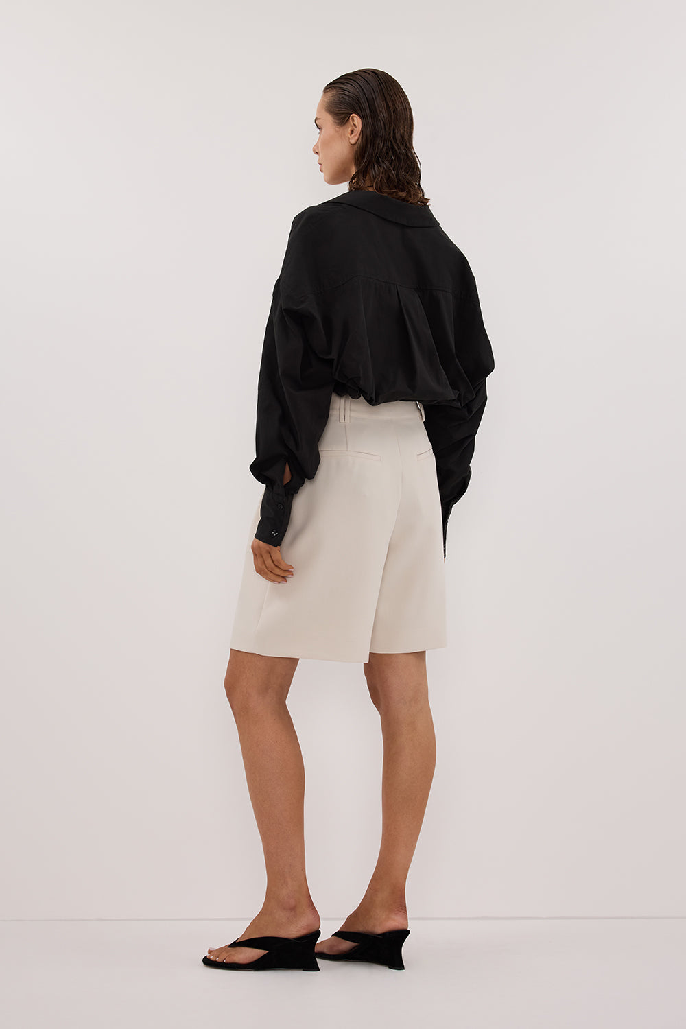 CHELSEA BONE BERMUDA SHORT