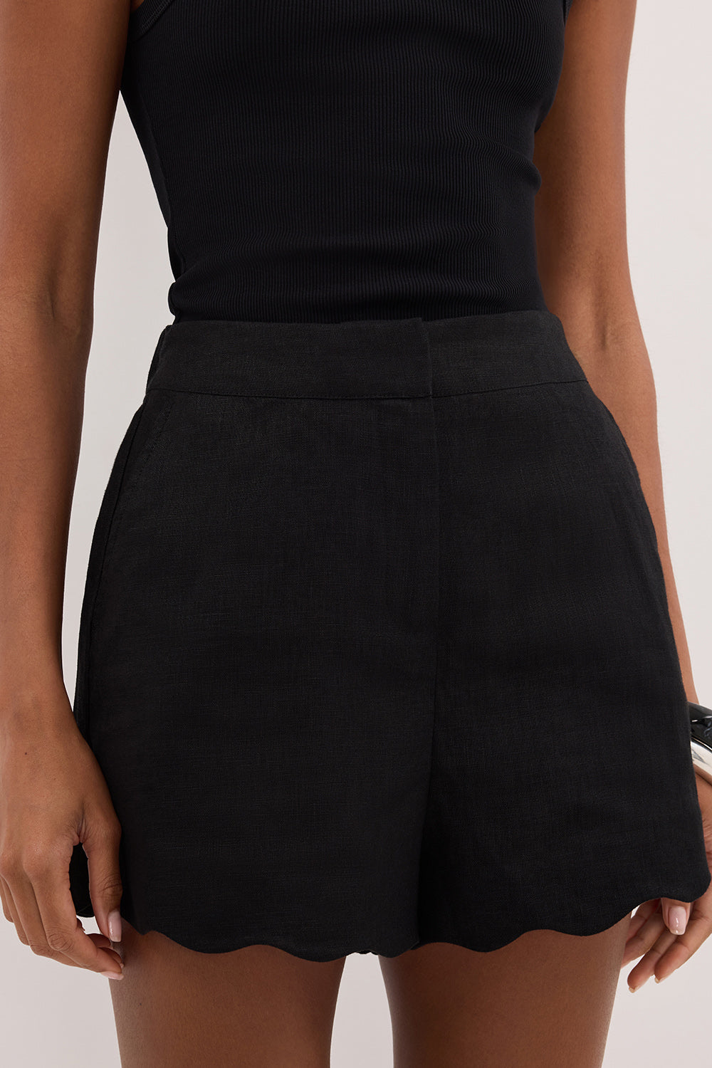 LELA BLACK LINEN SHORT