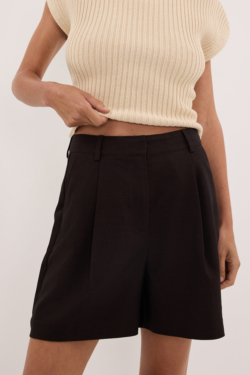 MONIQUE PEAT CHOC TAILORED SHORT