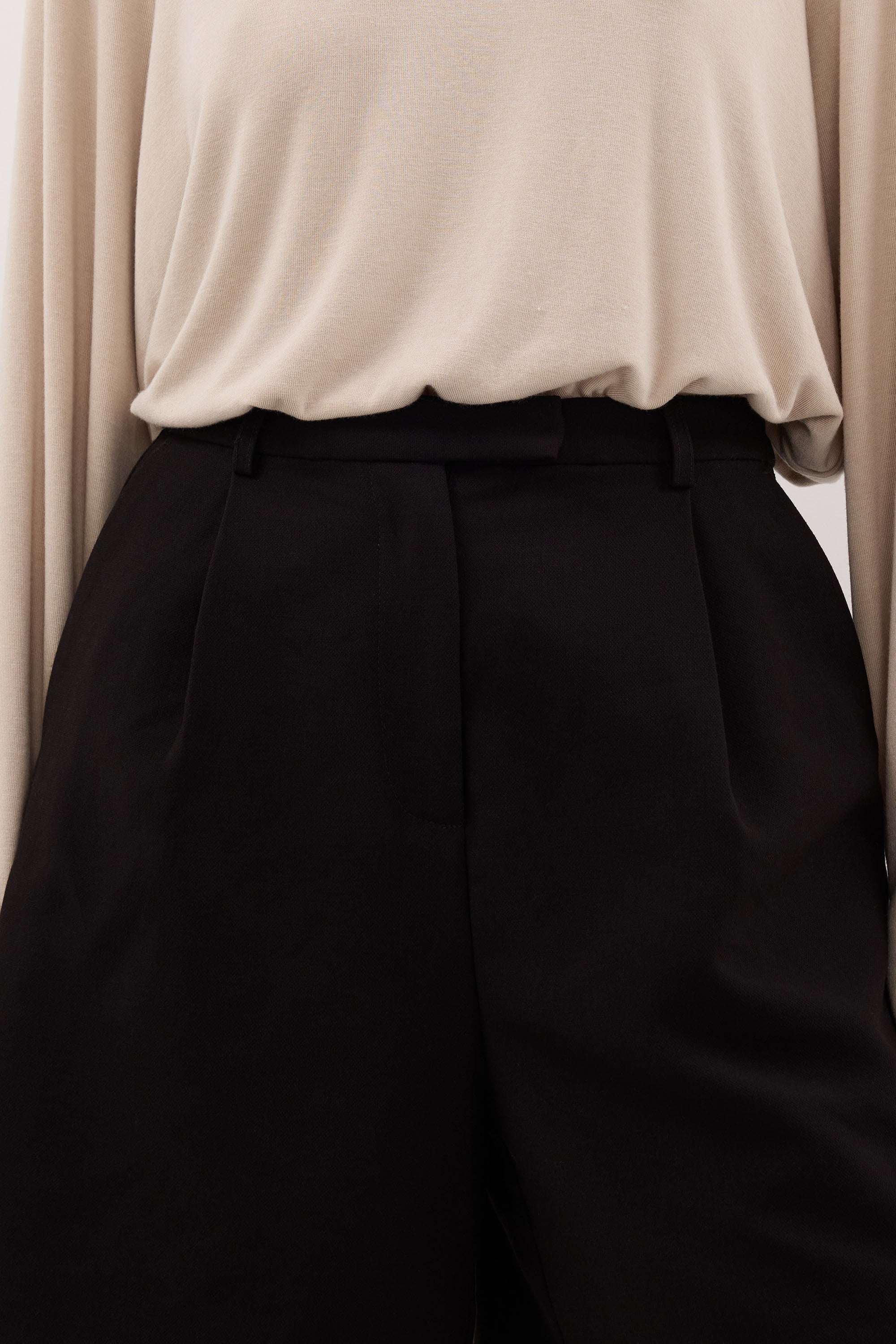 SOLENE BLACK BERMUDA SHORT - PRE ORDER