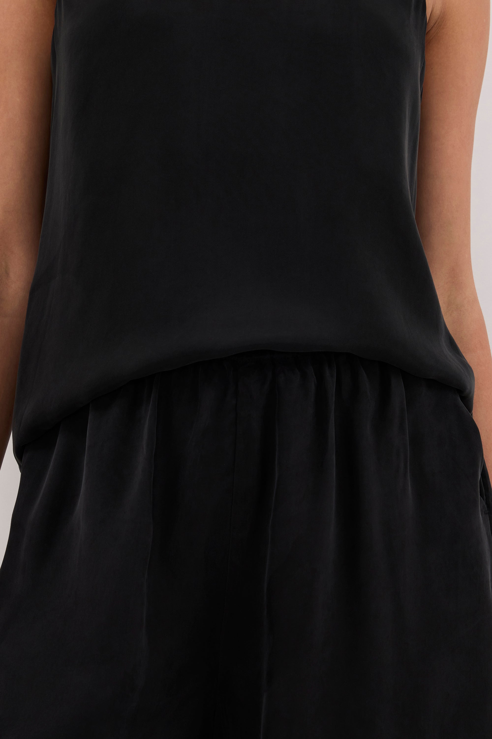 ALICE BLACK CUPRO BERMUDA SHORT