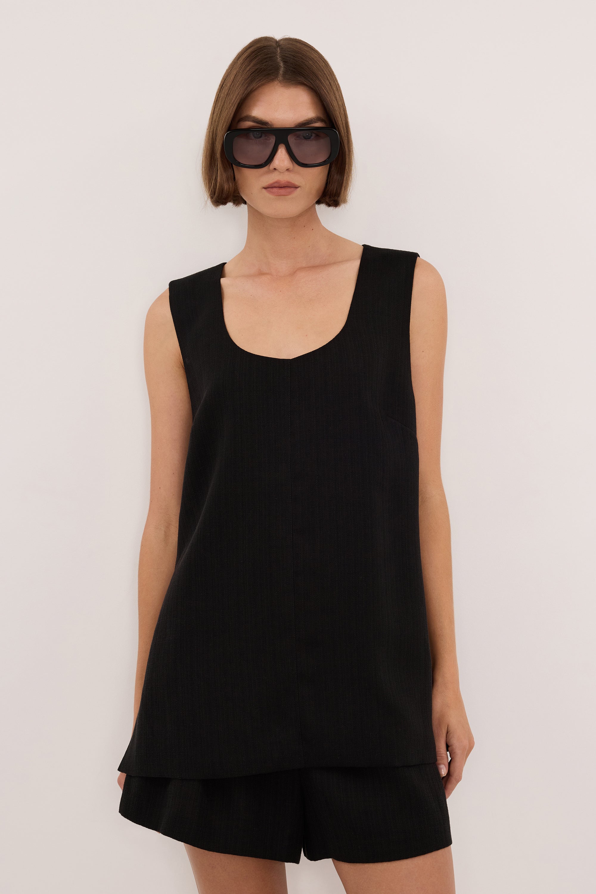 RUNA BLACK TAILORED SHORT