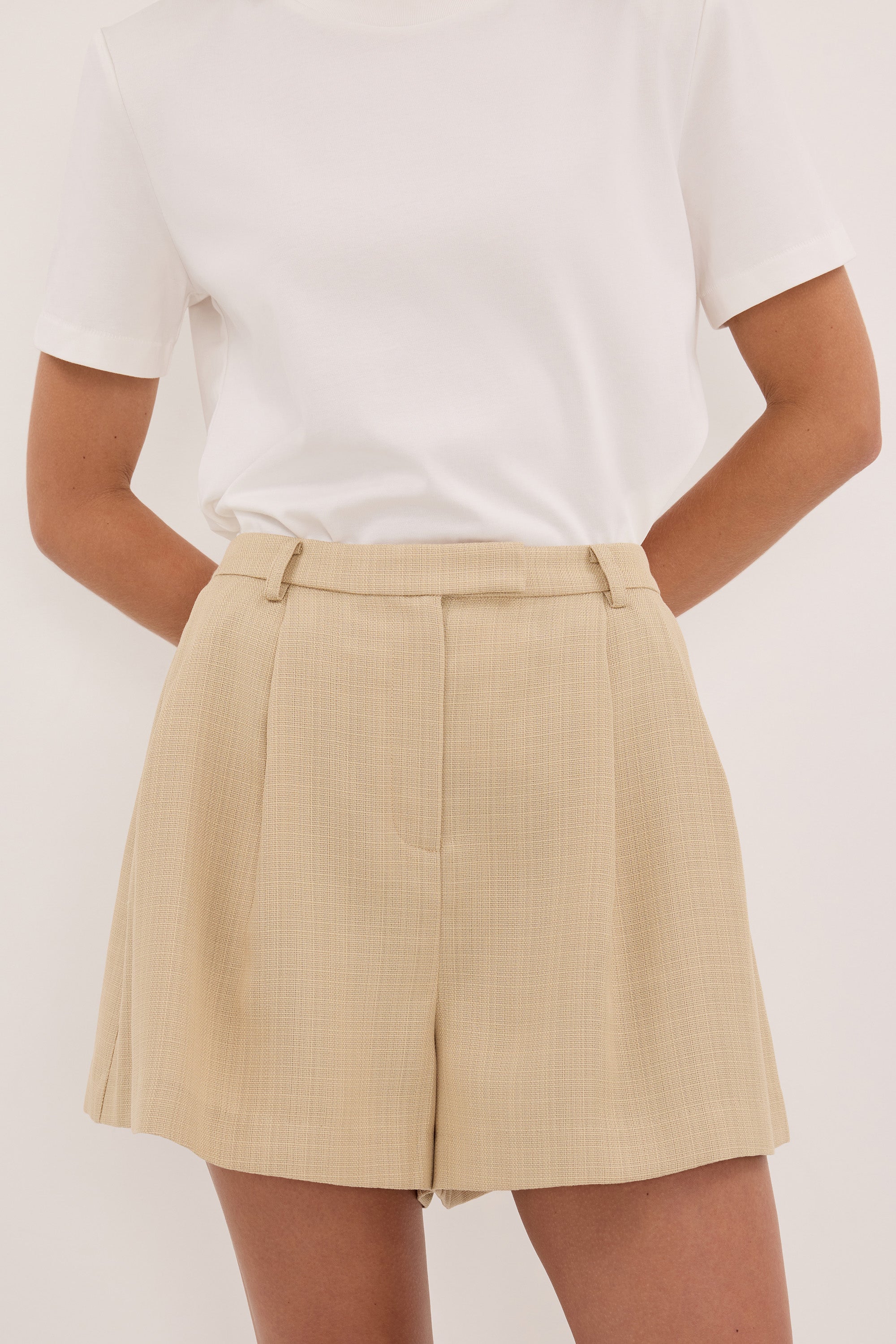 RUNA WHEAT TAILORED SHORT