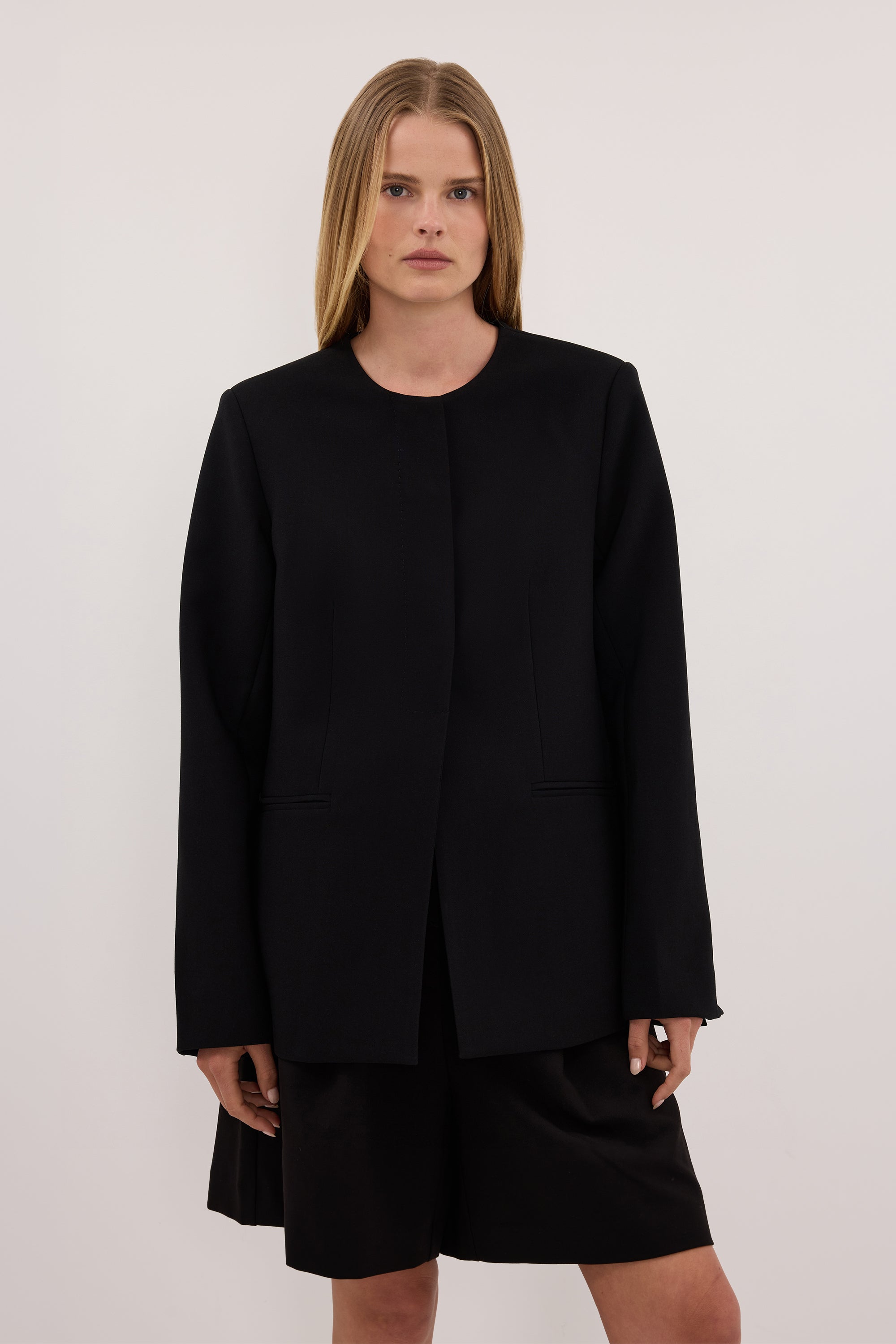 CHIARA BLACK BERMUDA SHORT