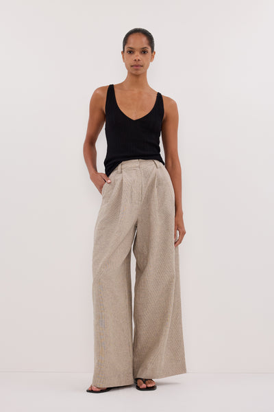 Kristen wearing ELIAS OAT LINEN BLEND PANT