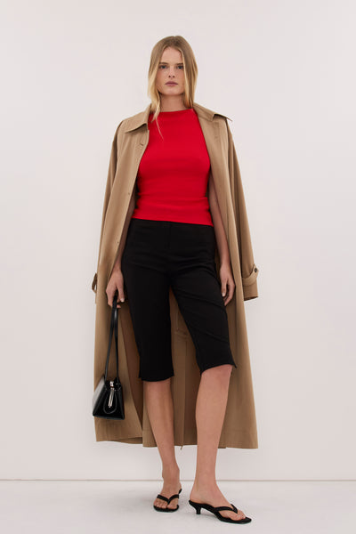 Zoe wearing DEMI BLACK CAPRI PANT